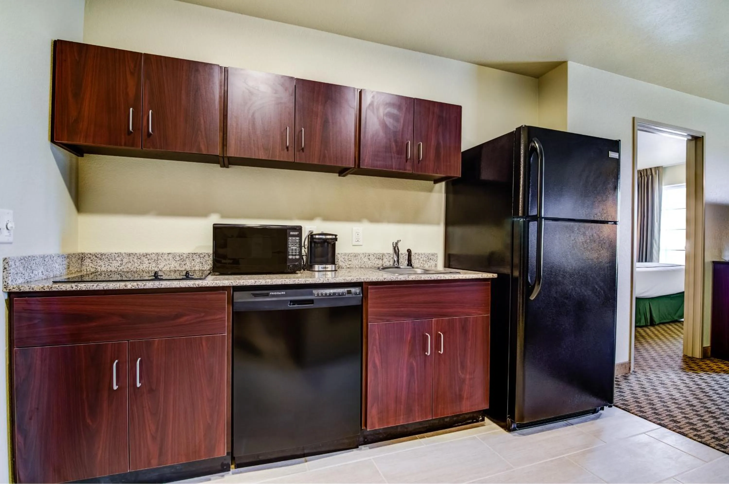 Coffee/tea facilities in Castle Rock Inn & Suites - Quinter