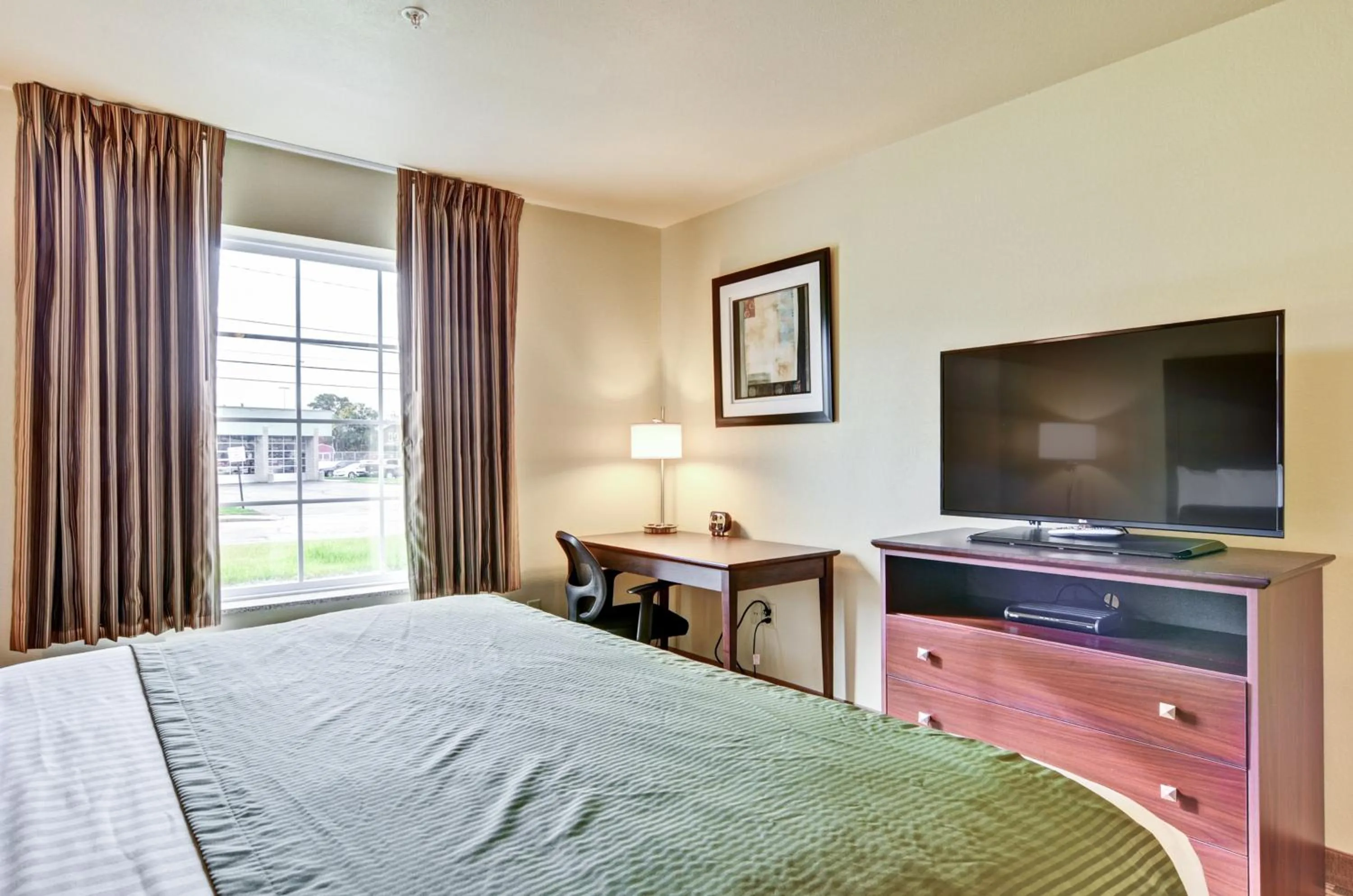 Bed in Castle Rock Inn & Suites - Quinter