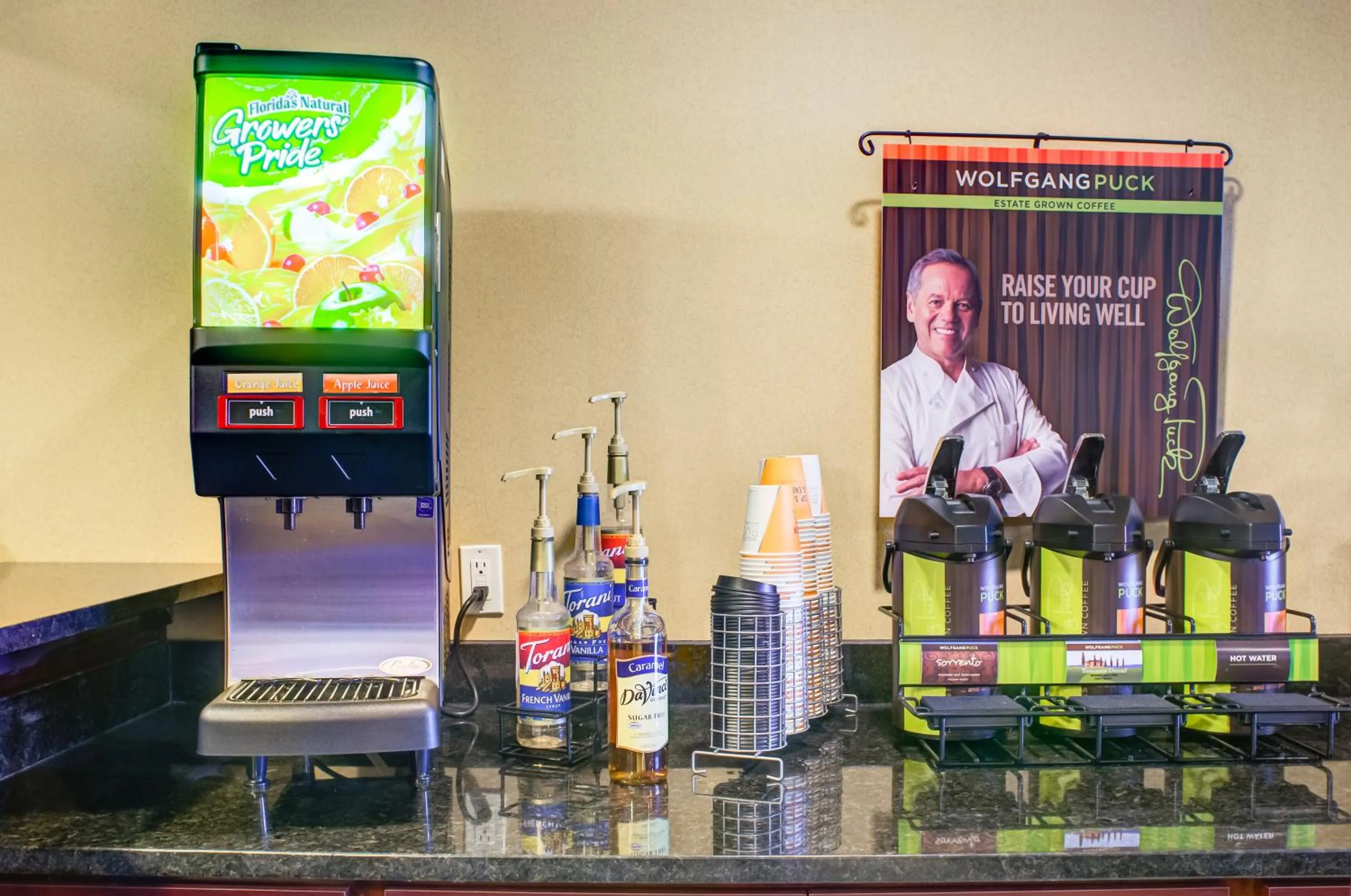 American breakfast in Castle Rock Inn & Suites - Quinter