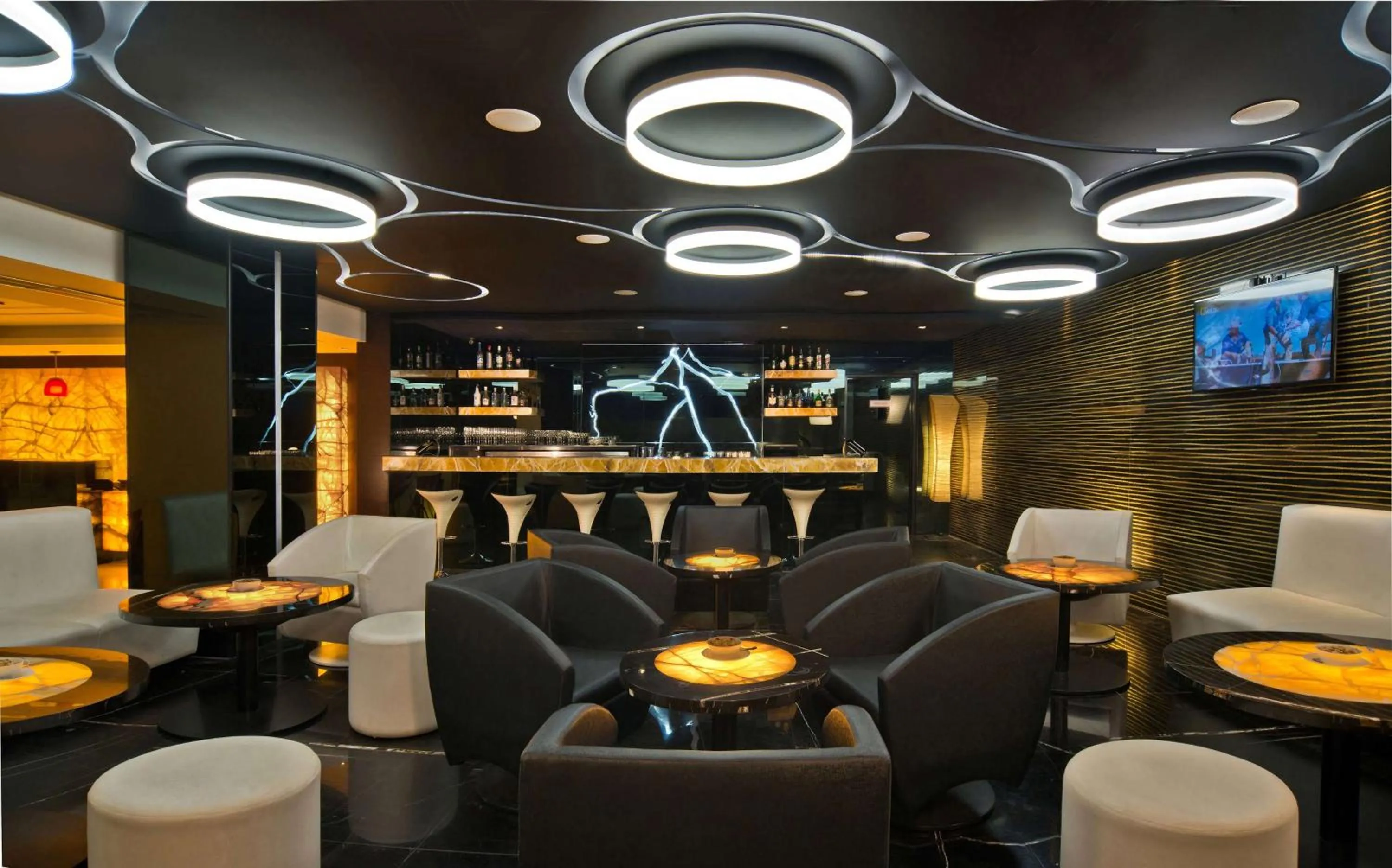 Lounge or bar in Country Inn & Suites By Radisson, Bengaluru Hebbal Road