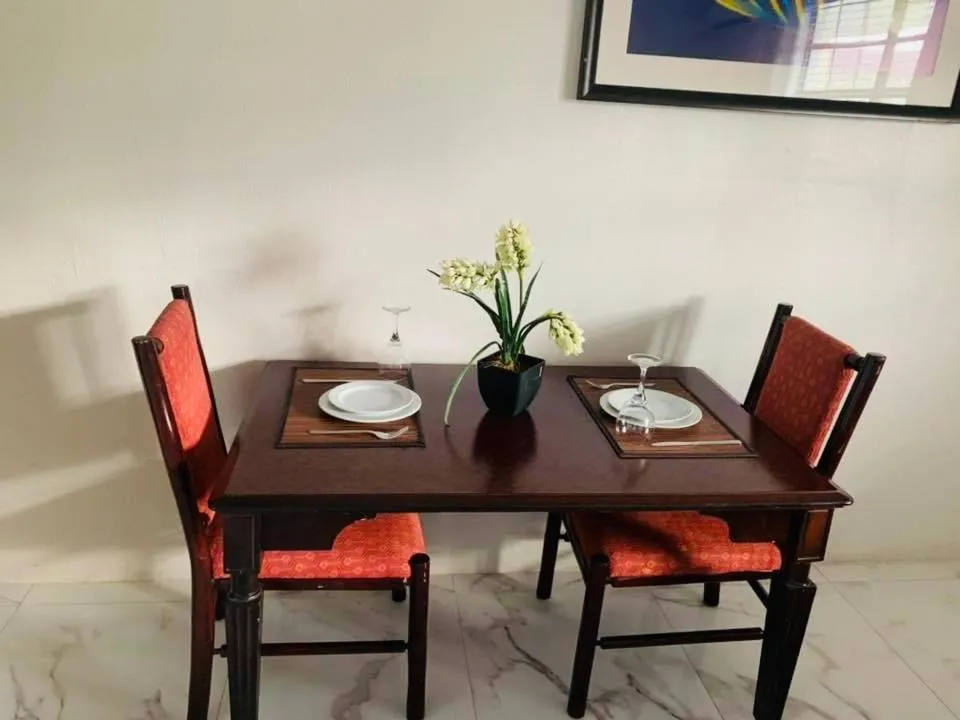 Colony Club Inn & Suites