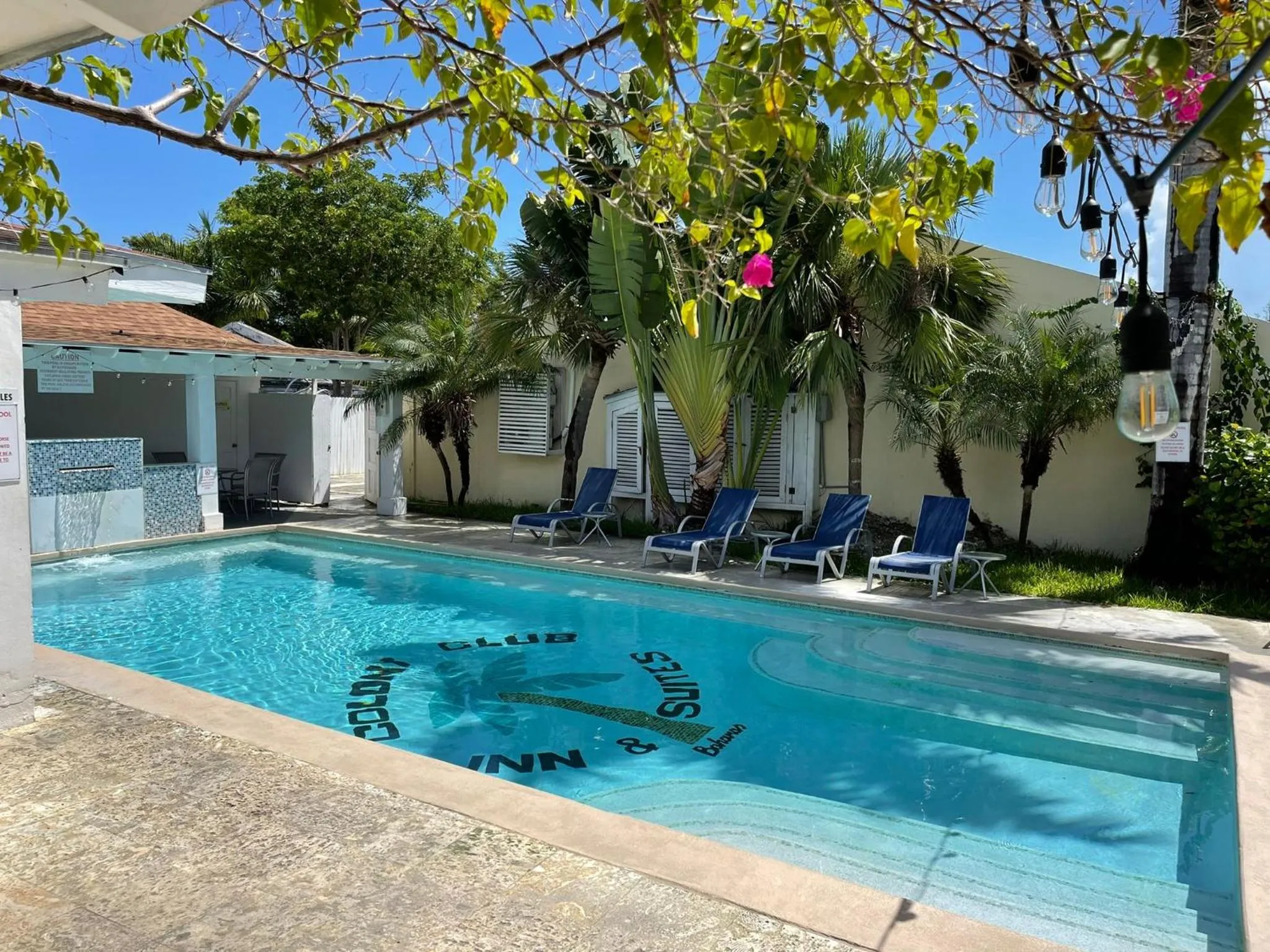 Day in Colony Club Inn & Suites