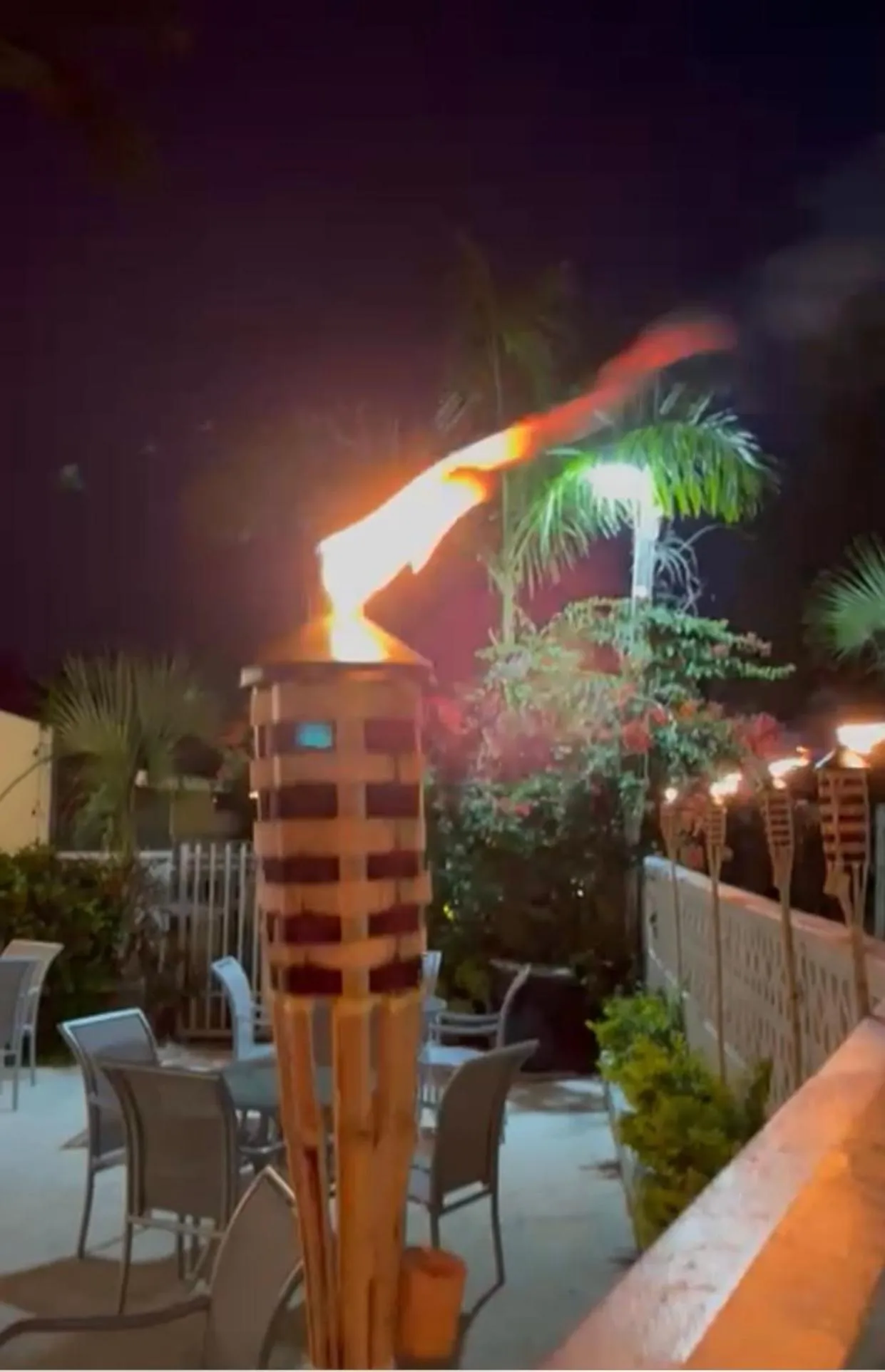 Colony Club Inn & Suites