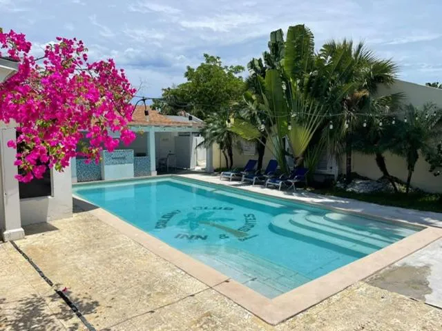 Colony Club Inn & Suites