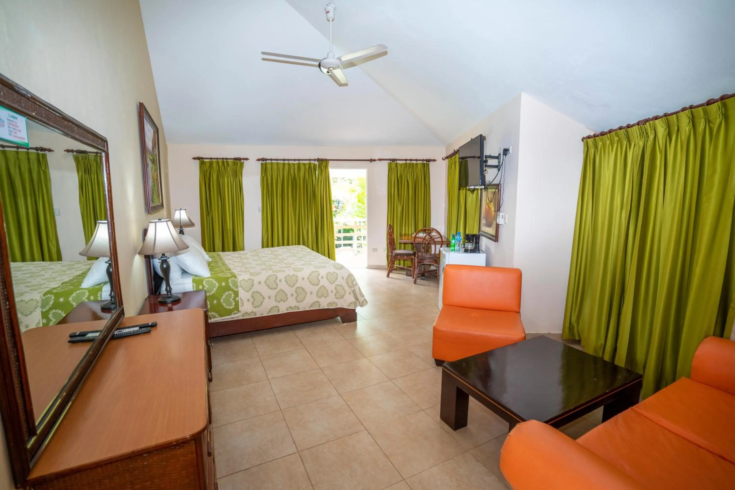 Photo of the whole room, Bed in Jarabacoa River Club & Resort