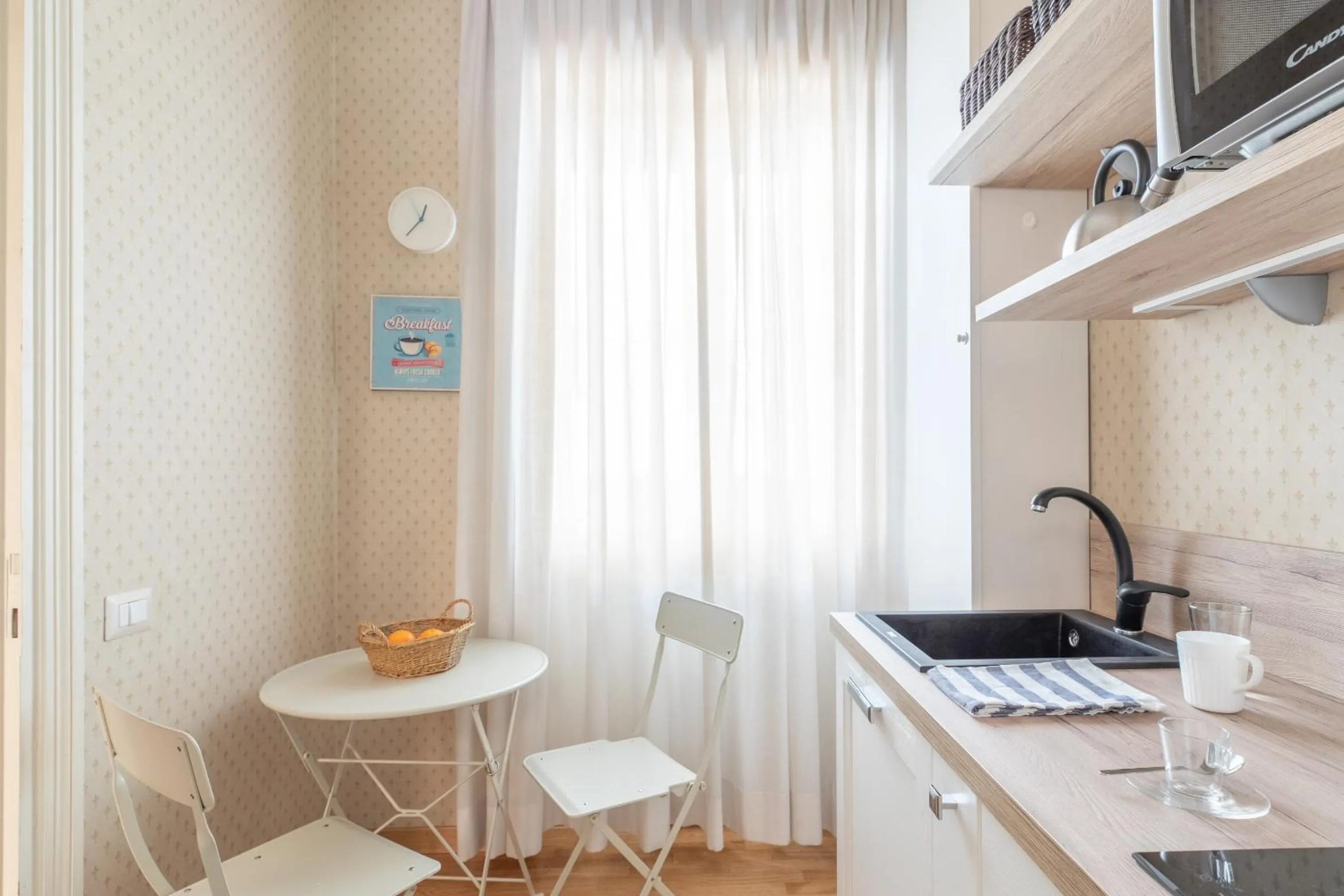 Kitchen or kitchenette in Town House Roma