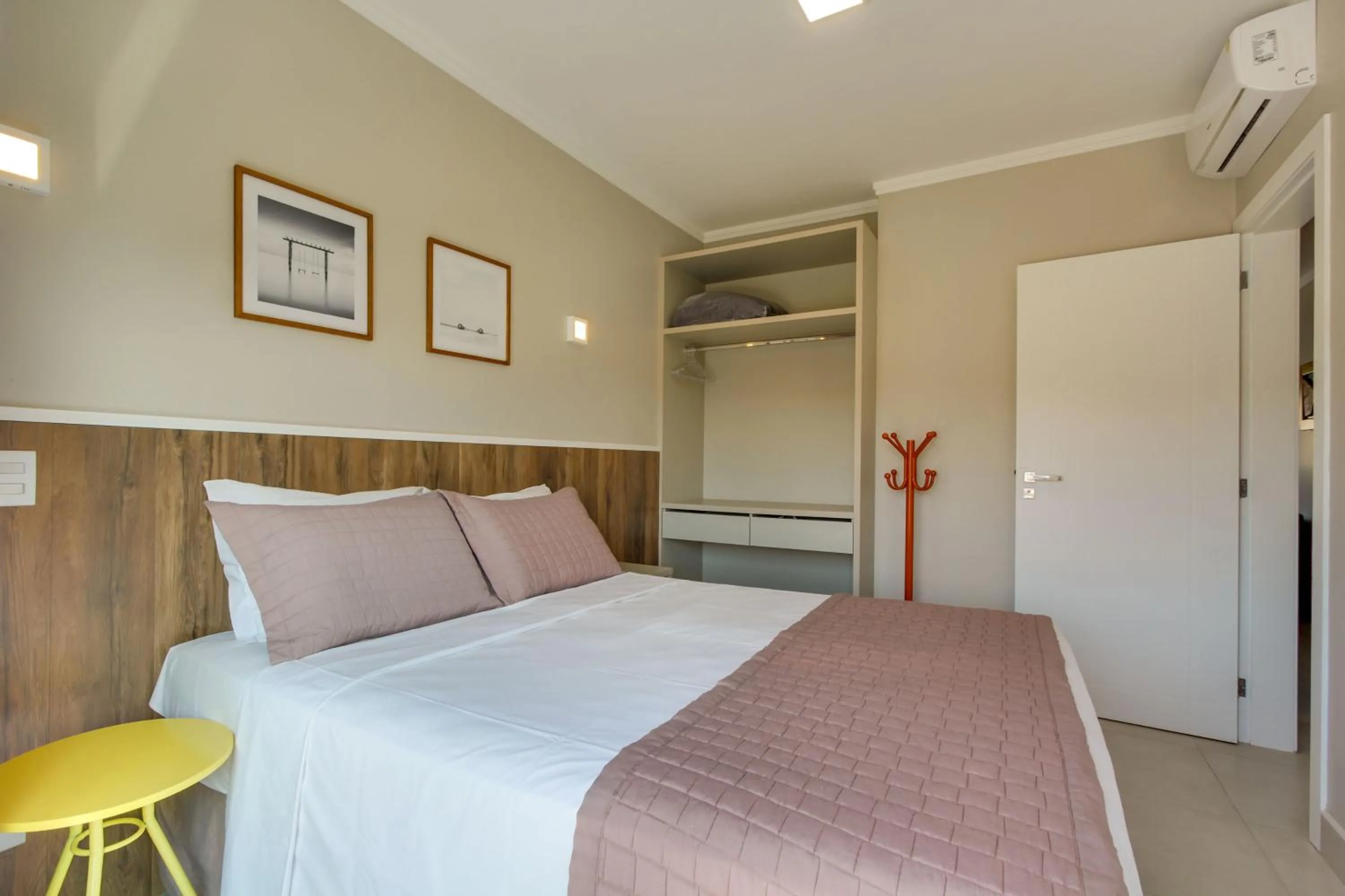 Bedroom, Bed in Residencial Casa Flora