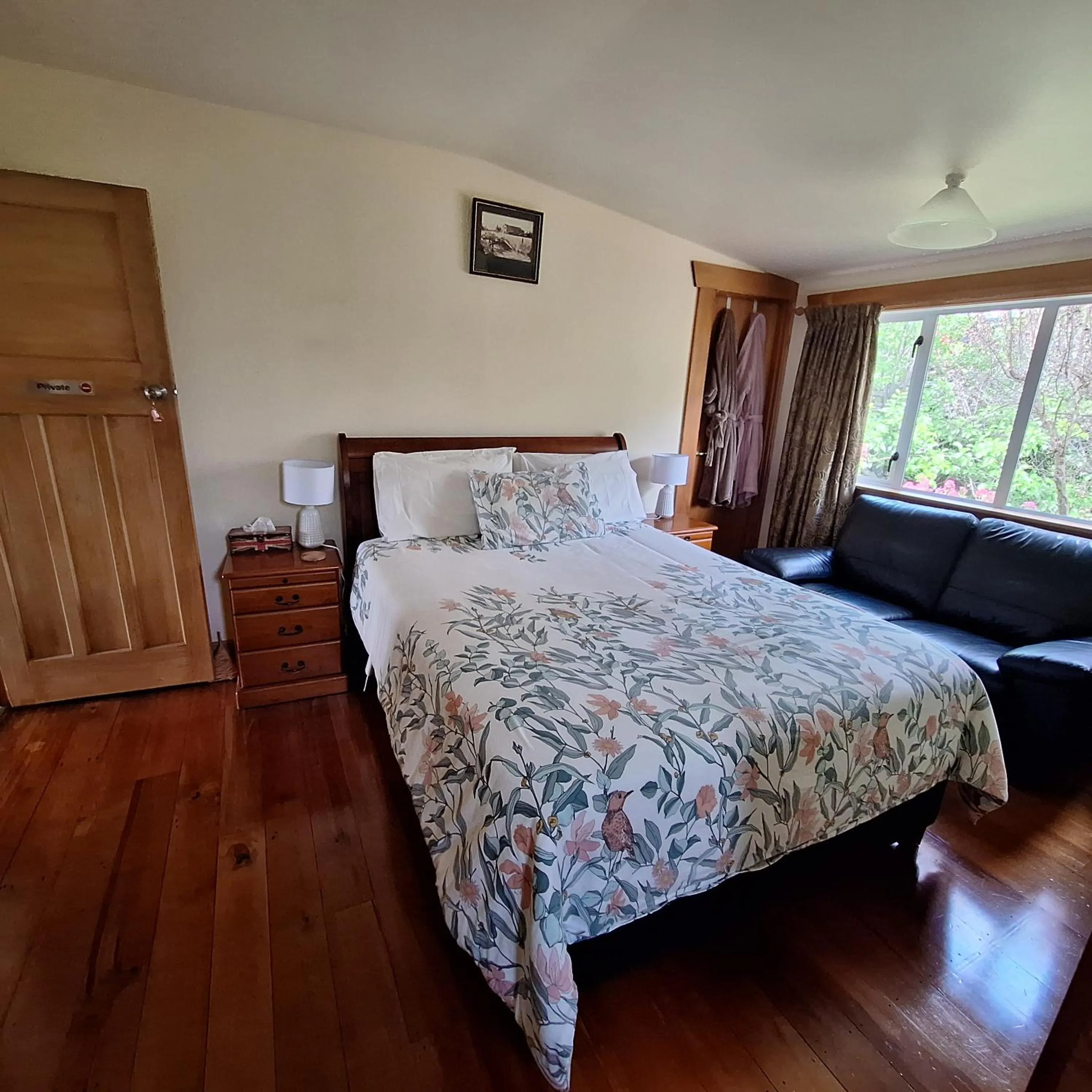 Bed in Olde Mill House B&B & Bike2Wine cycle hire