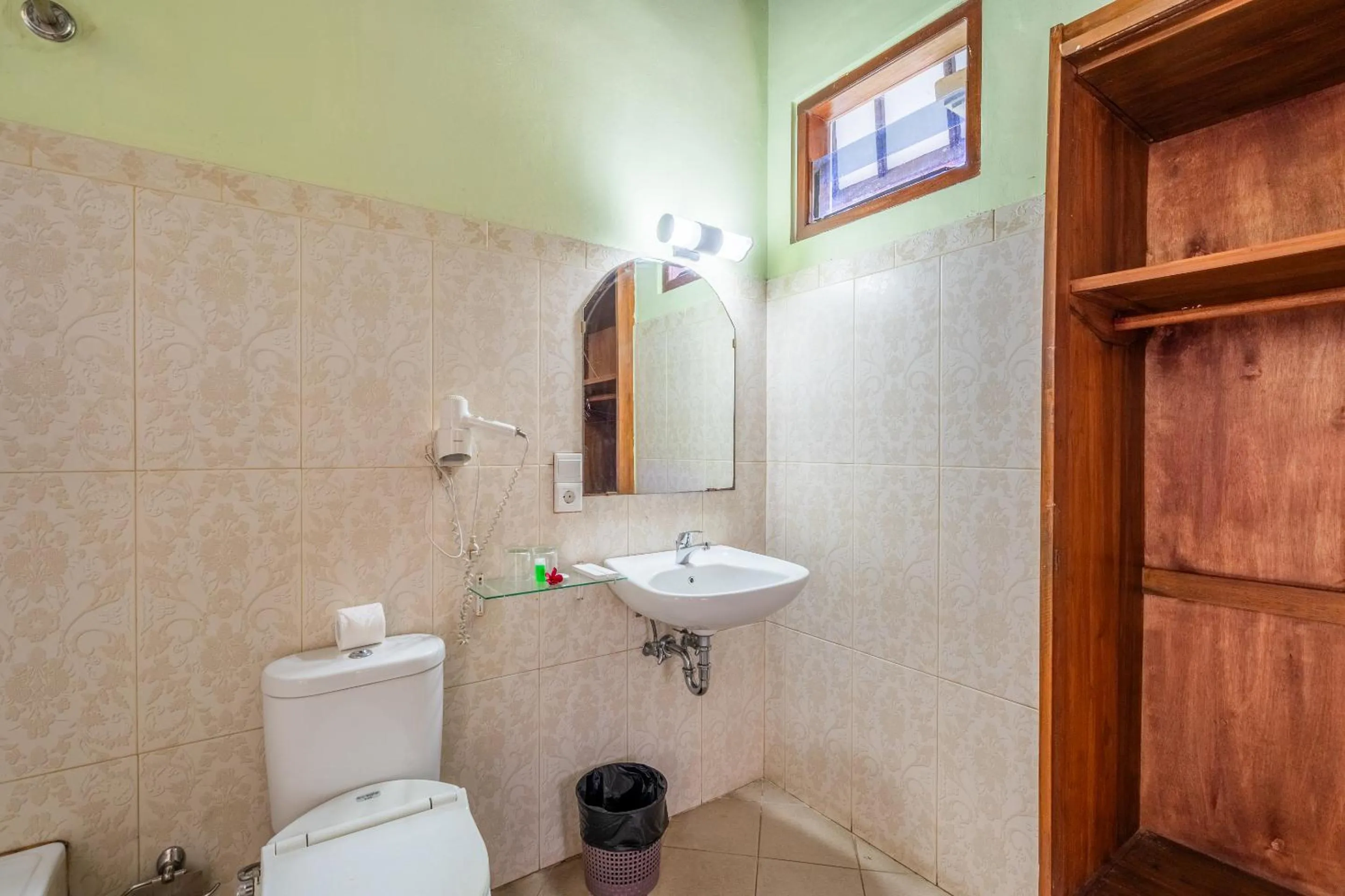 Toilet in Taman Surgawi Resort & Spa