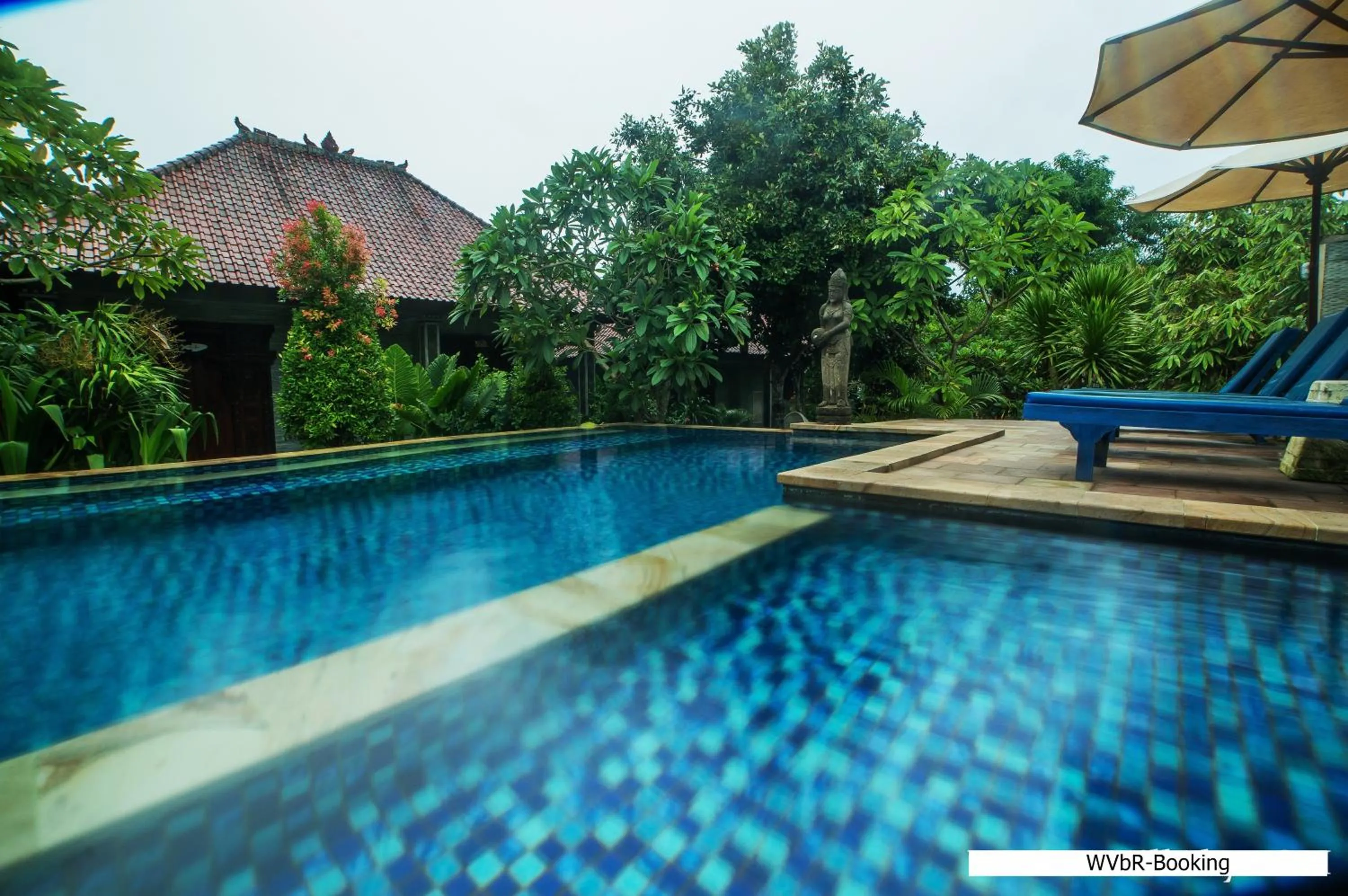 Swimming pool in Warisan Villa By Reccoma