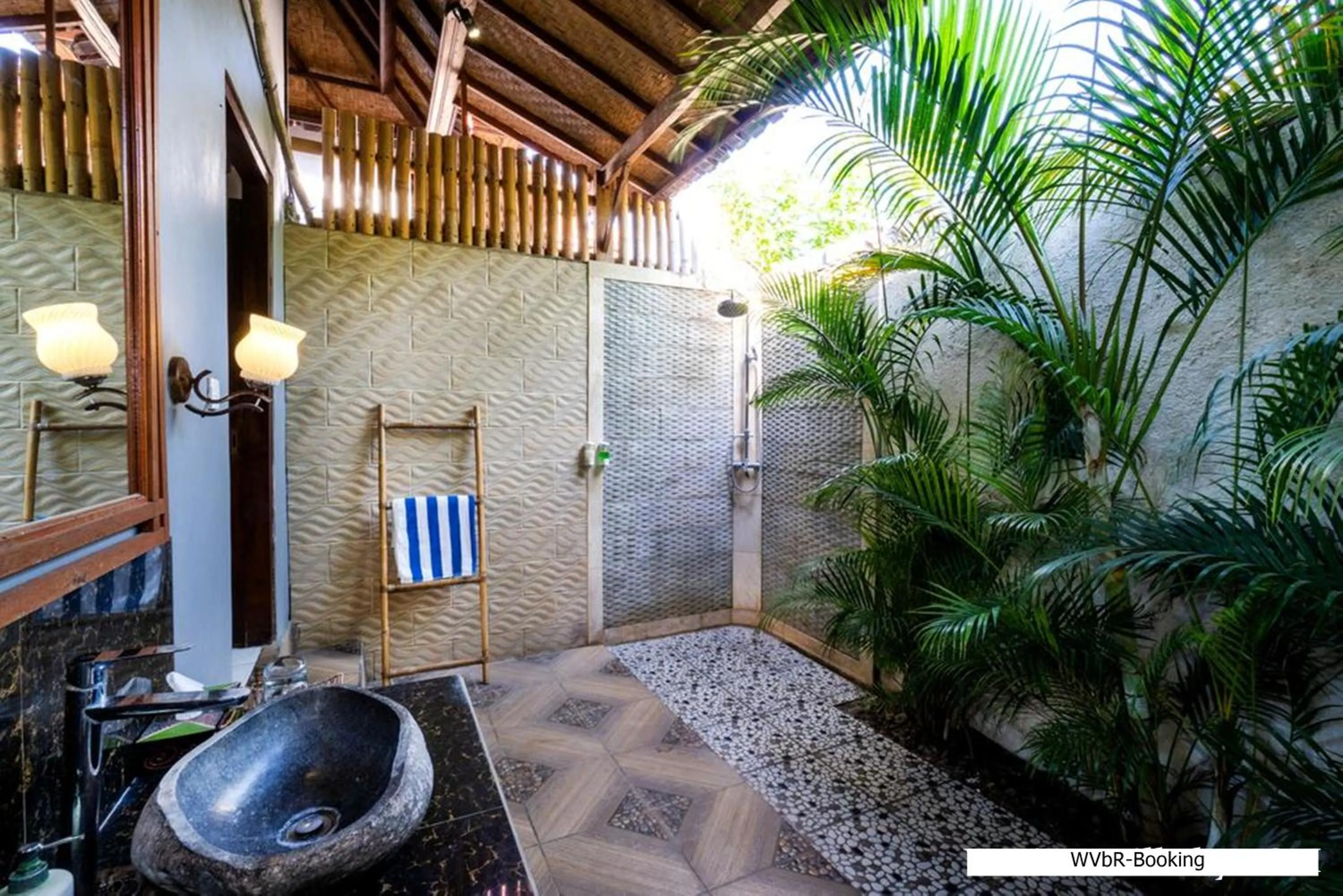 Open Air Bath in Warisan Villa By Reccoma