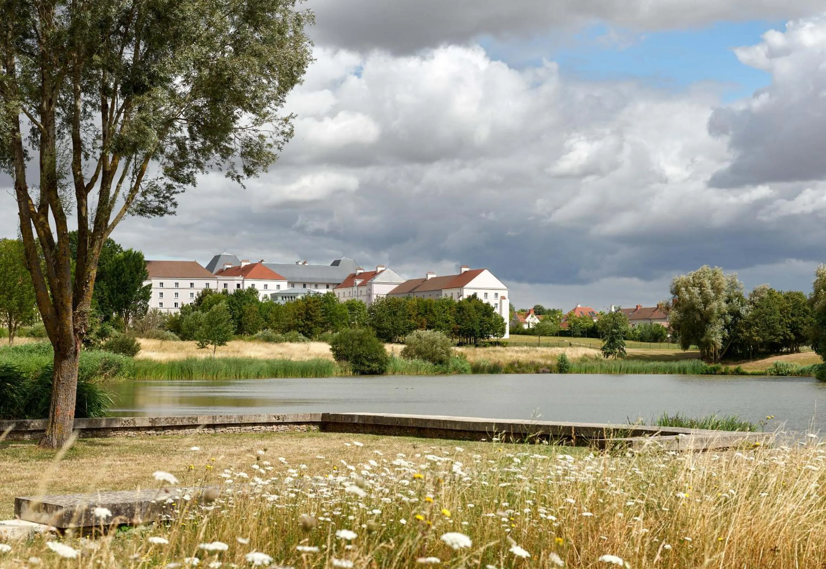 Lake view in B&B HOTEL près de Disneyland Paris