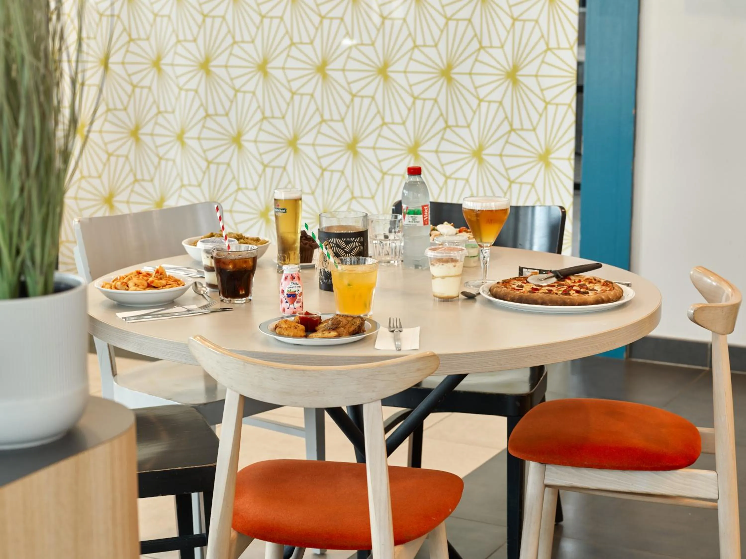 Food and drinks in B&B HOTEL près de Disneyland Paris