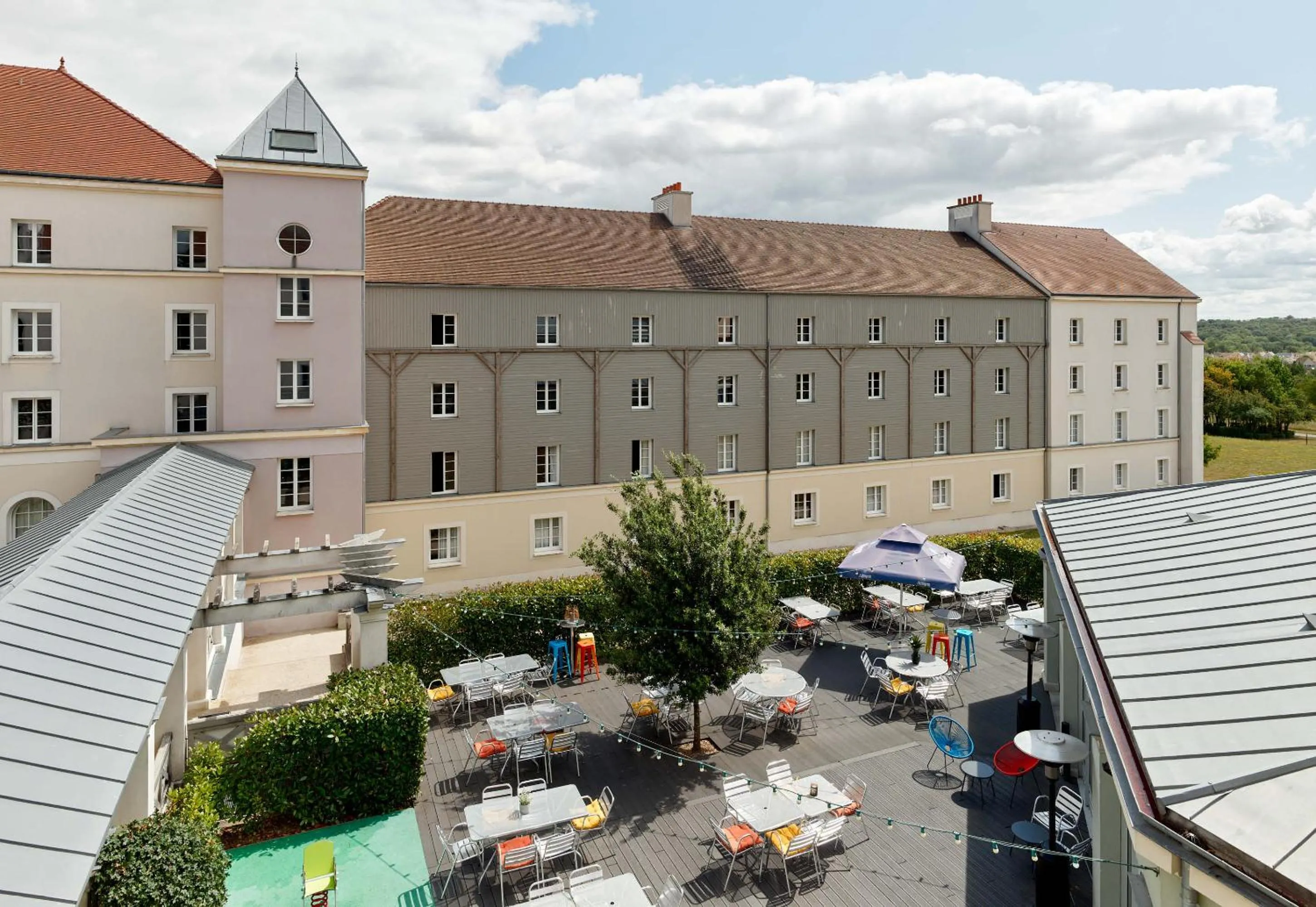 Property building in B&B HOTEL près de Disneyland Paris