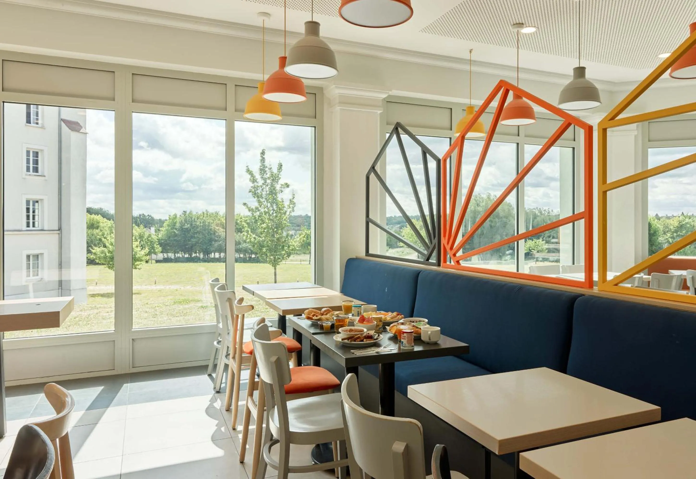 Restaurant/places to eat in B&B HOTEL près de Disneyland Paris