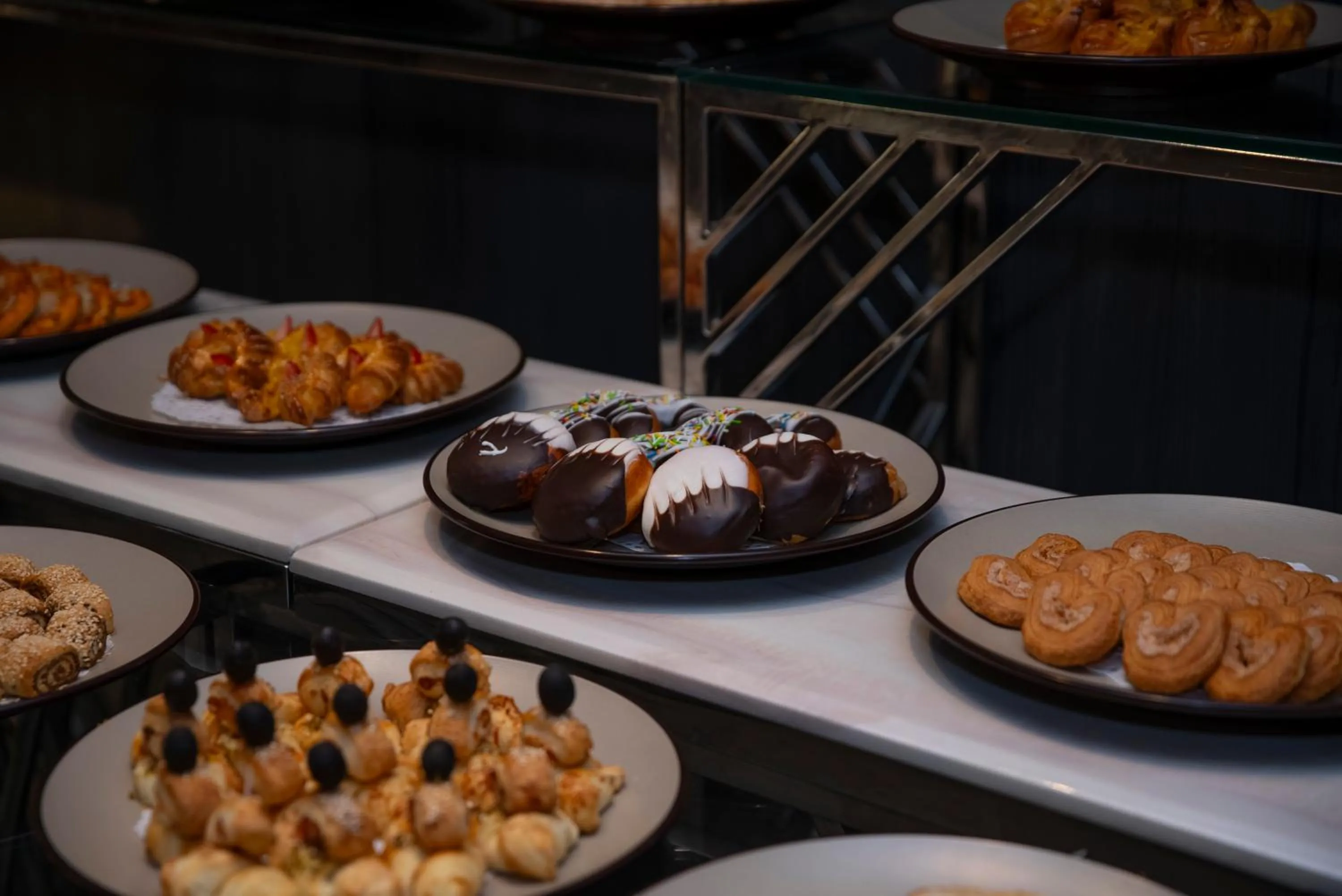 Restaurant/places to eat in Executives Hotel - KAFD