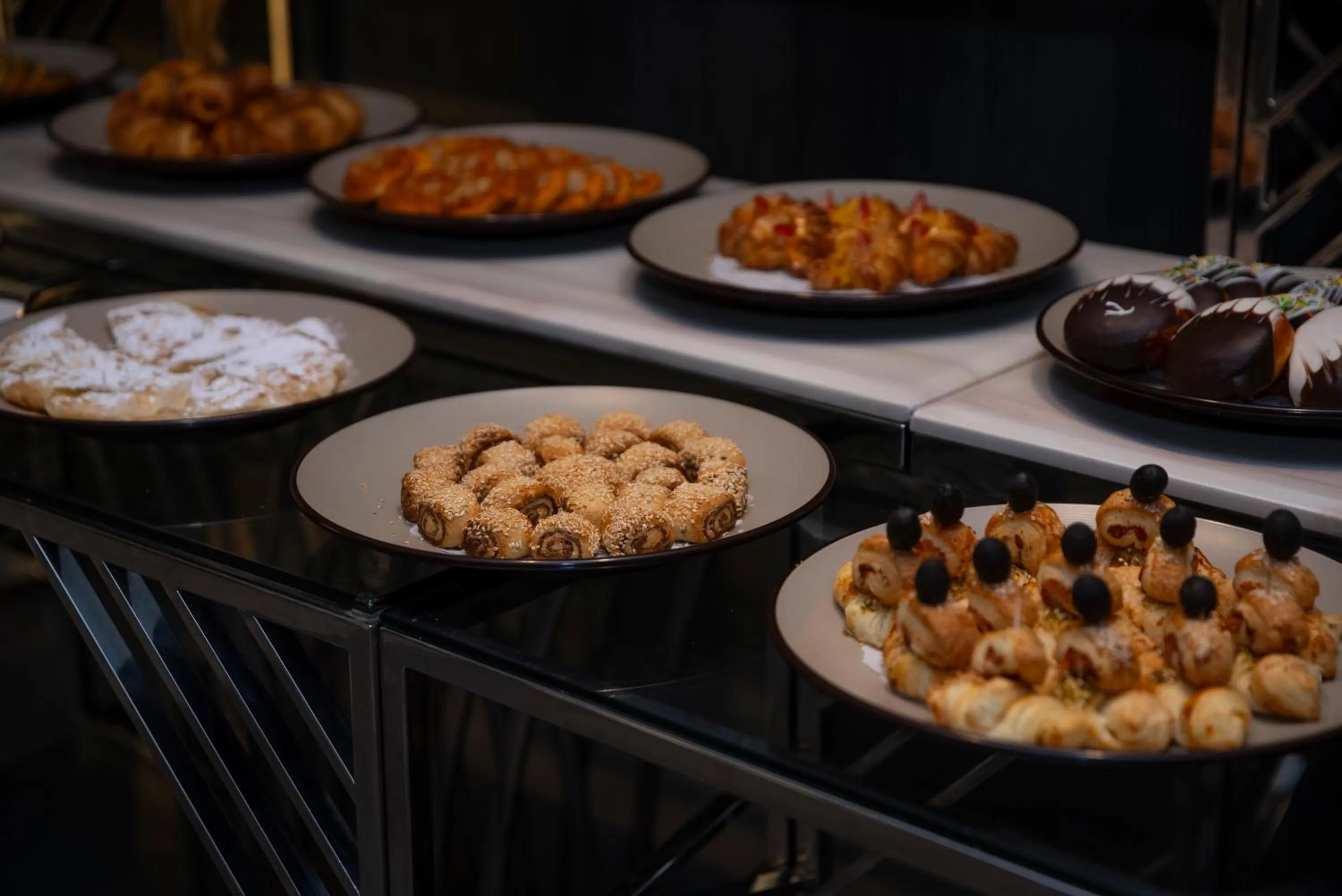 Restaurant/places to eat in Executives Hotel - KAFD