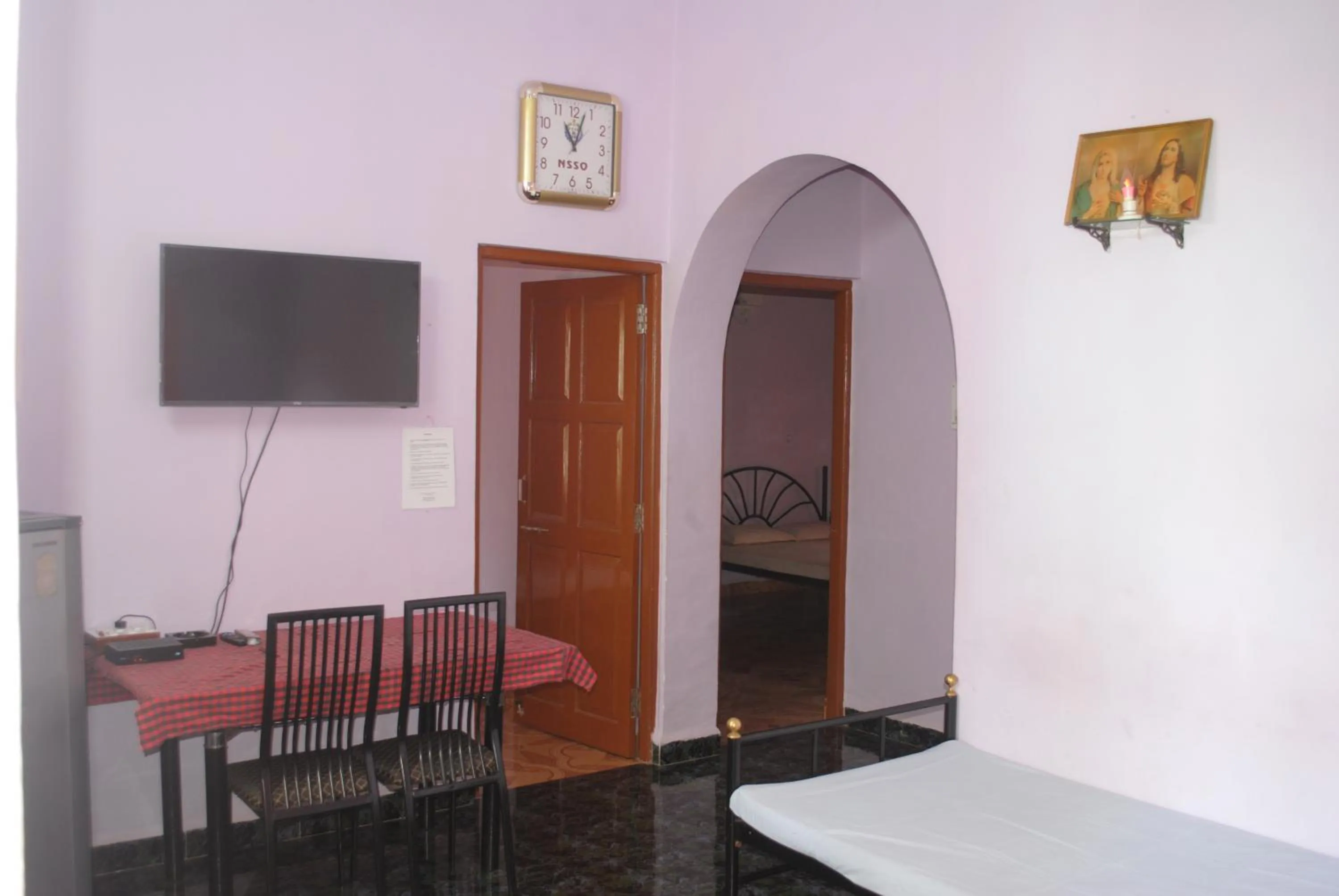 Photo of the whole room, Bed in Joe And Marietta's Guesthouse