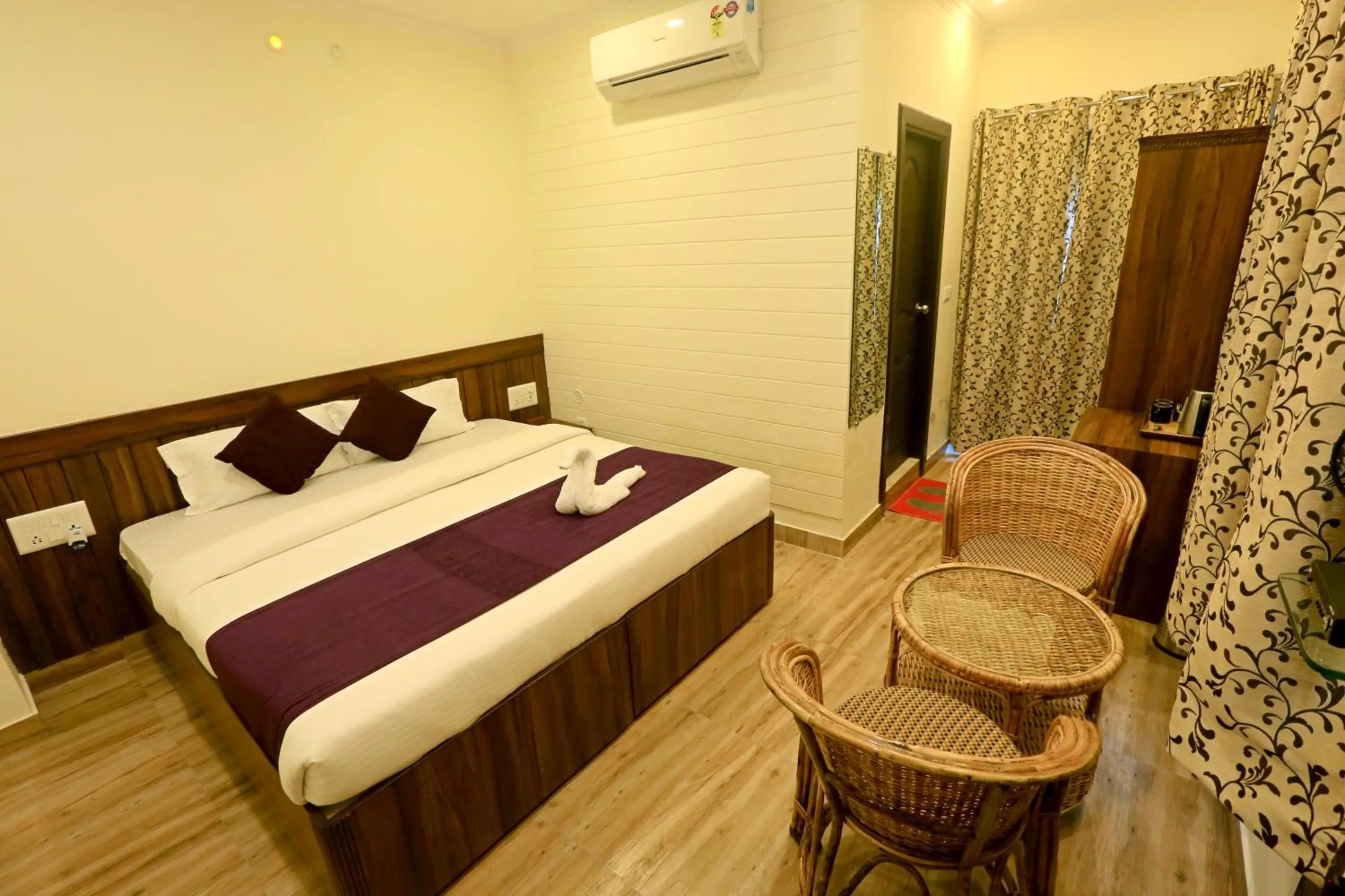 Photo of the whole room, Bed in Vedas Tapovan