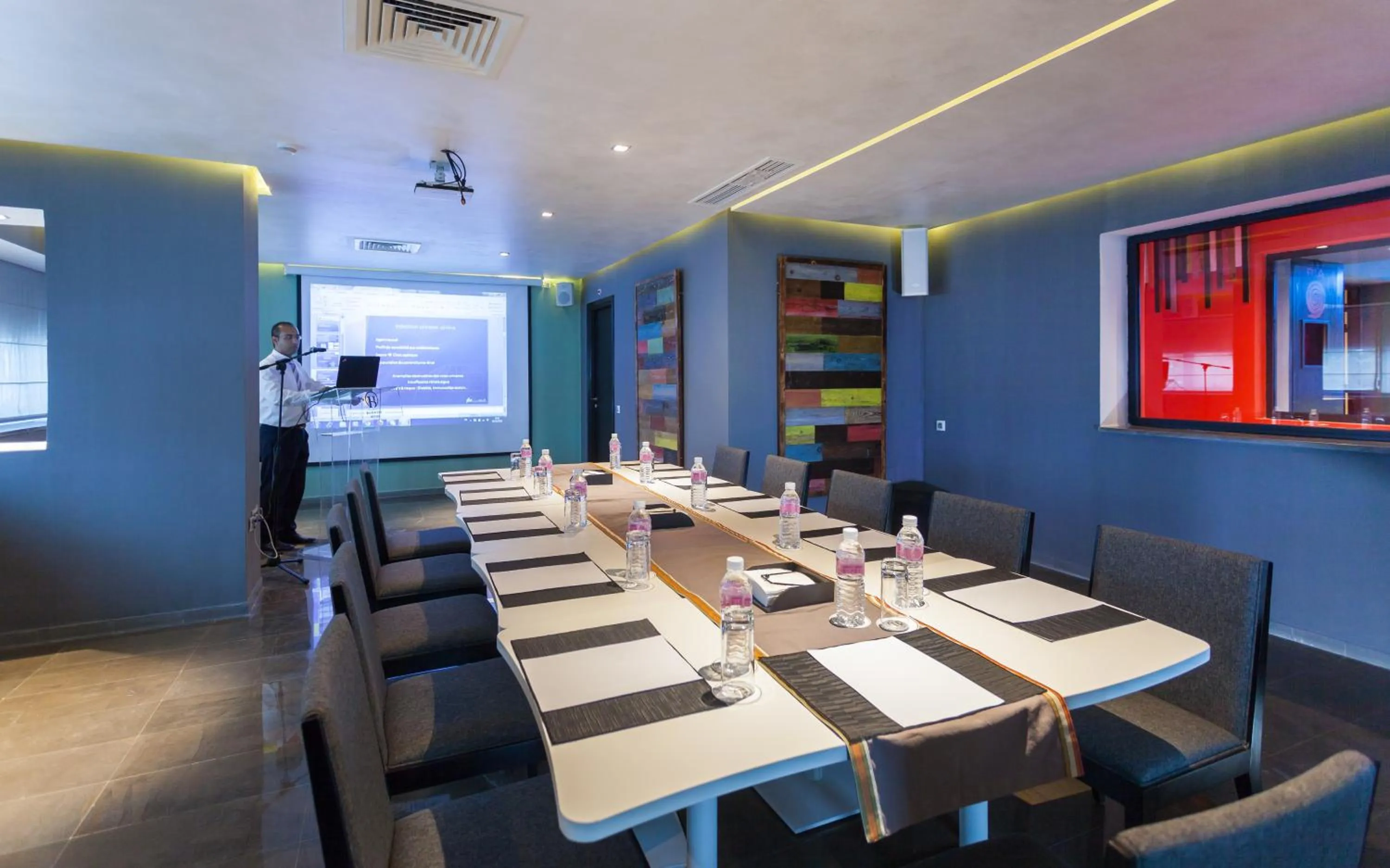 Restaurant/places to eat in Business Hotel