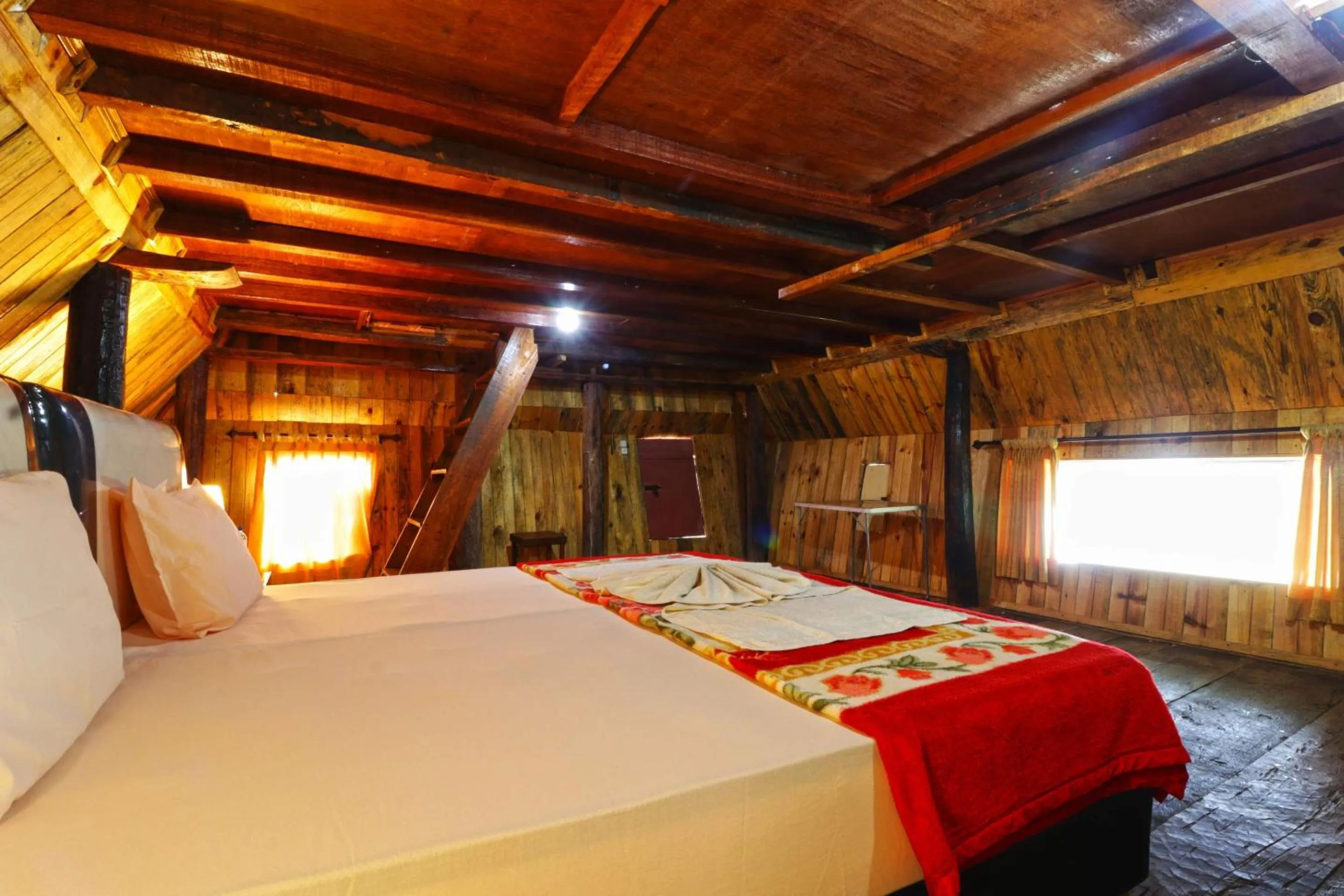 Bed in Tuk Tuk Timbul Bungalows