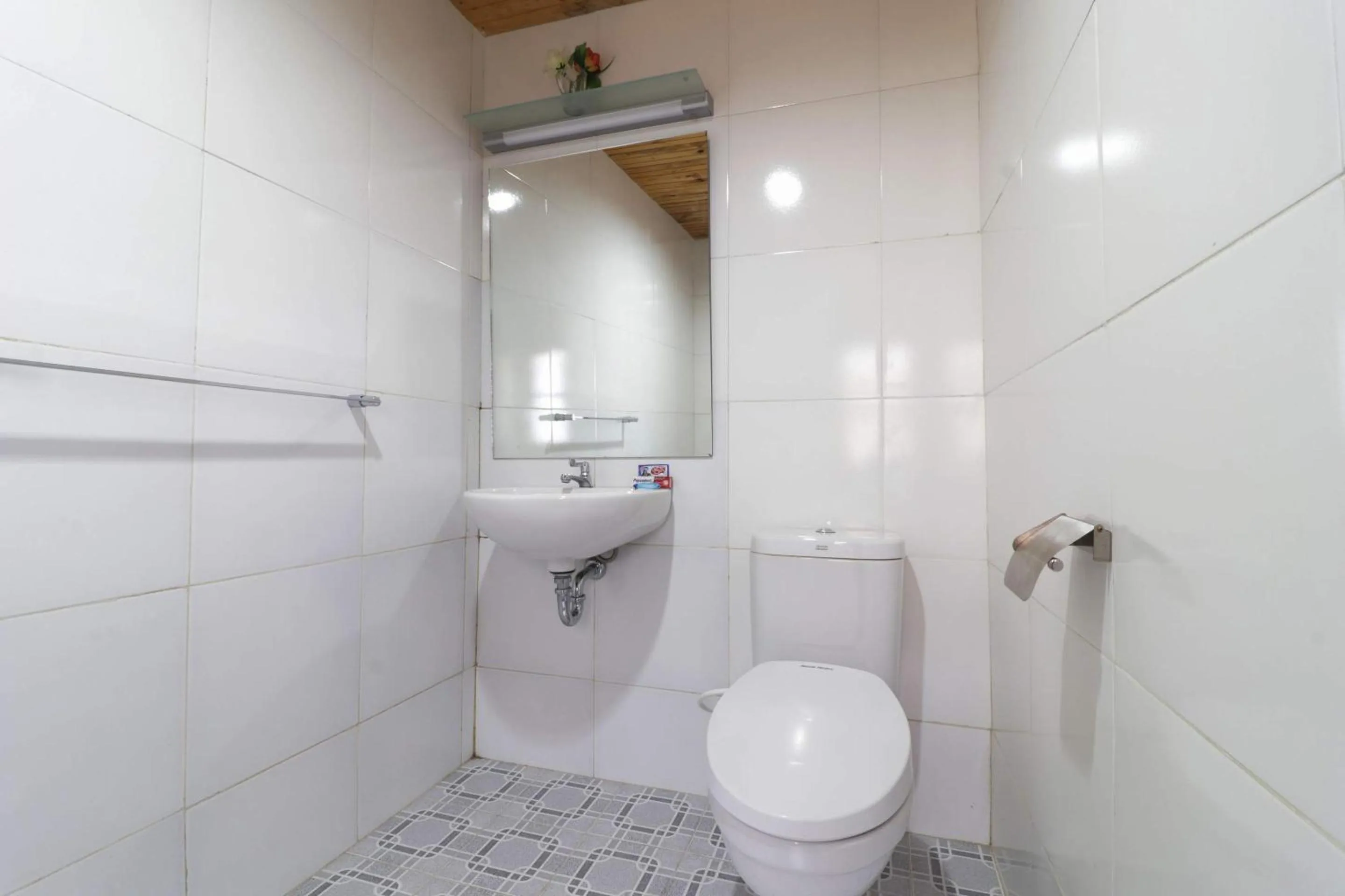 Toilet in Tuk Tuk Timbul Bungalows