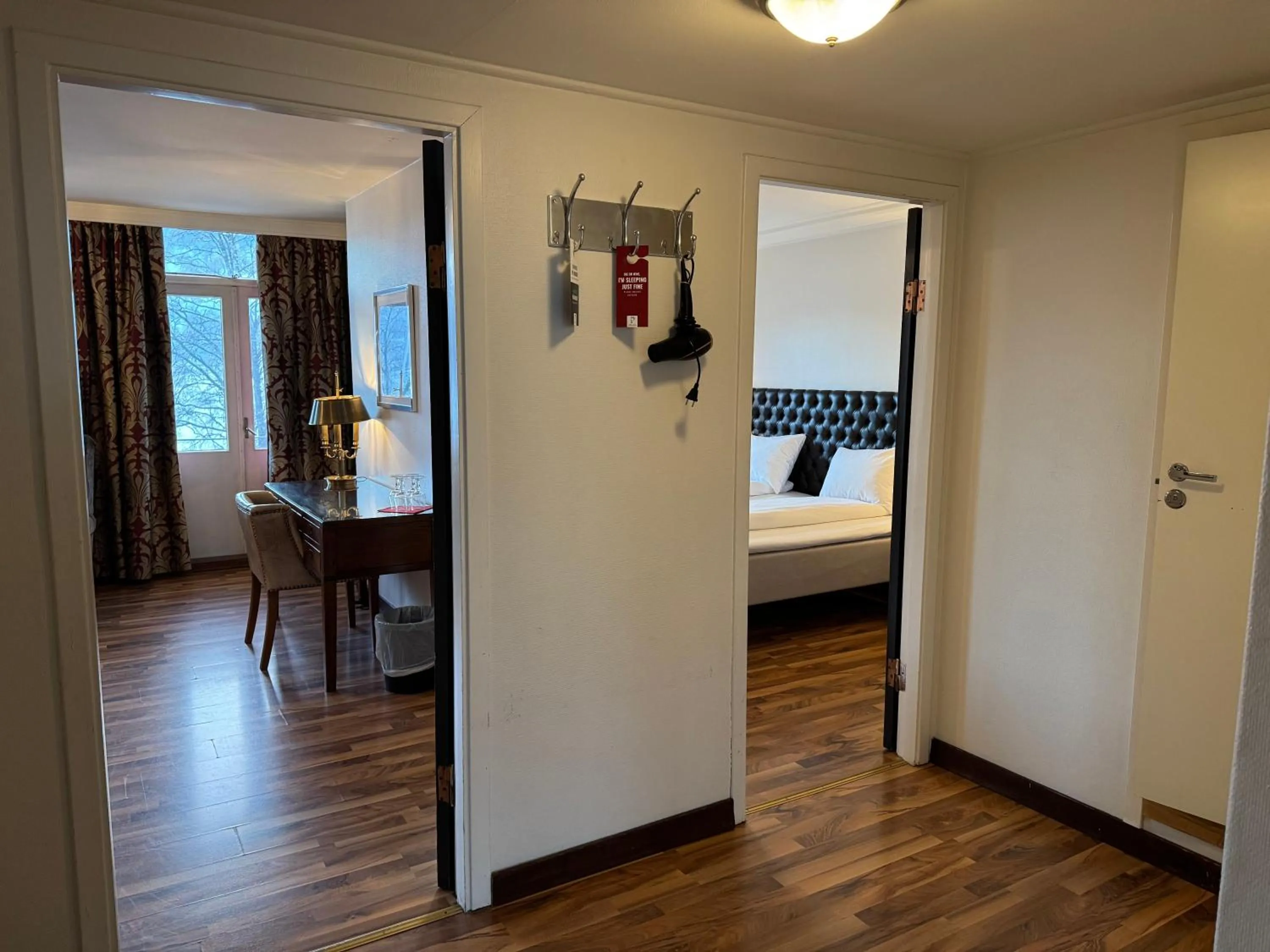 Living room, Bed in Park Hotel Vossevangen