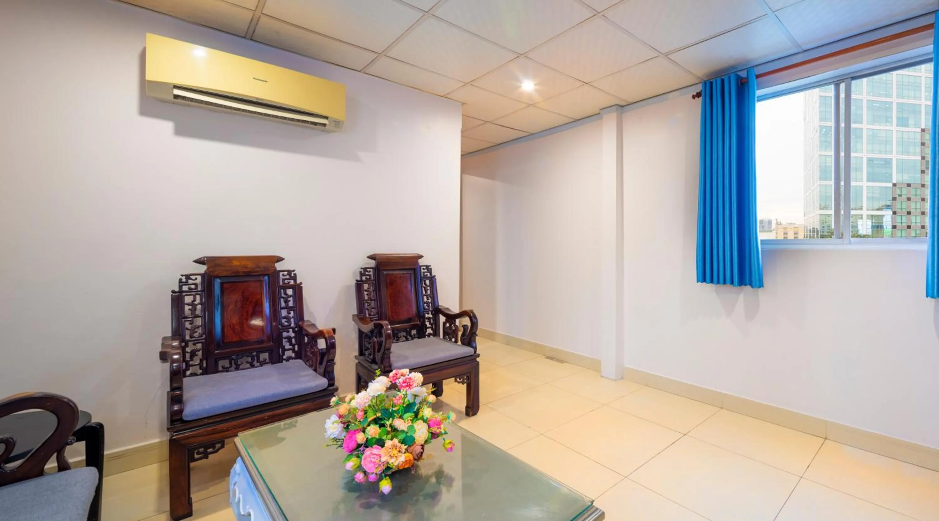 Living room in Saigon Pink Hotel