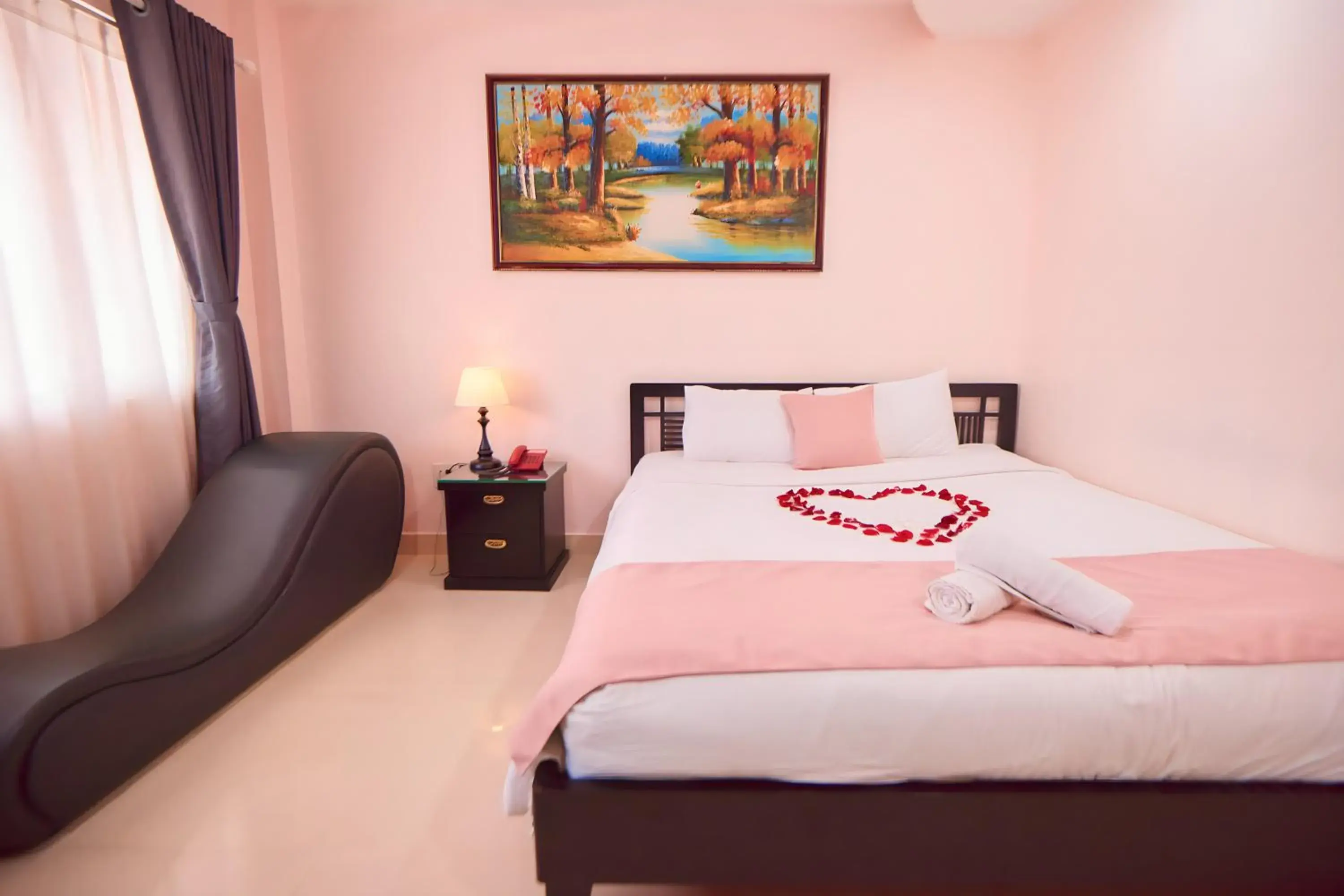 Deluxe Double Room in Saigon Pink Hotel Deluxe Double Room in Saigon Pink Hotel