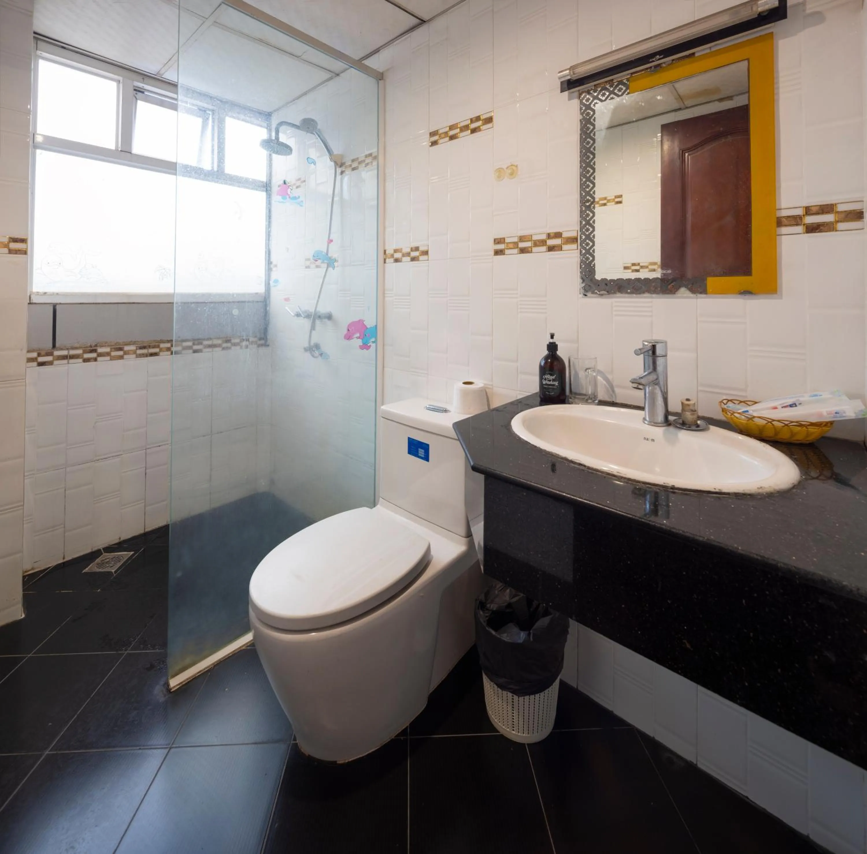 Shower in Saigon Pink Hotel