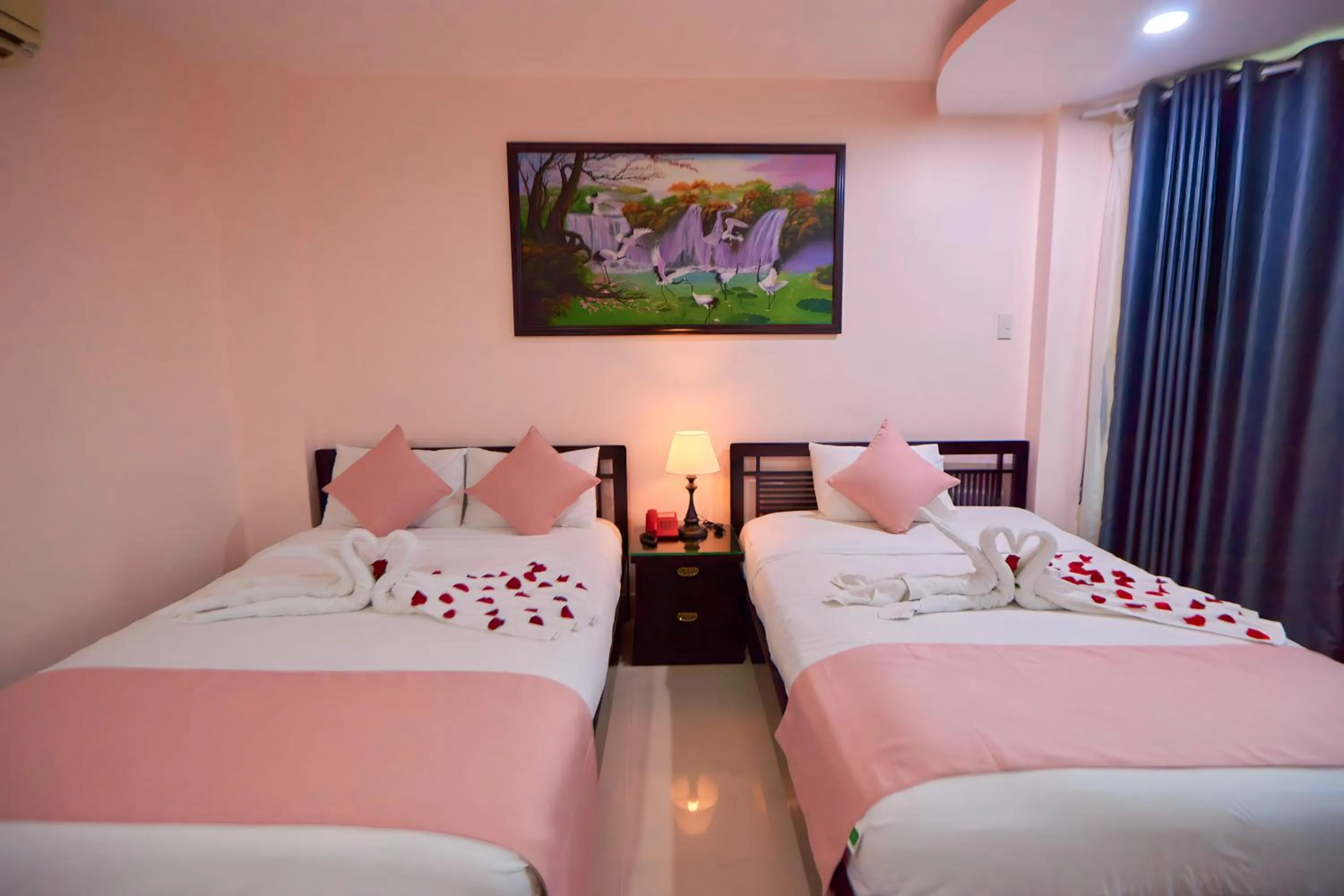 Bed in Saigon Pink Hotel