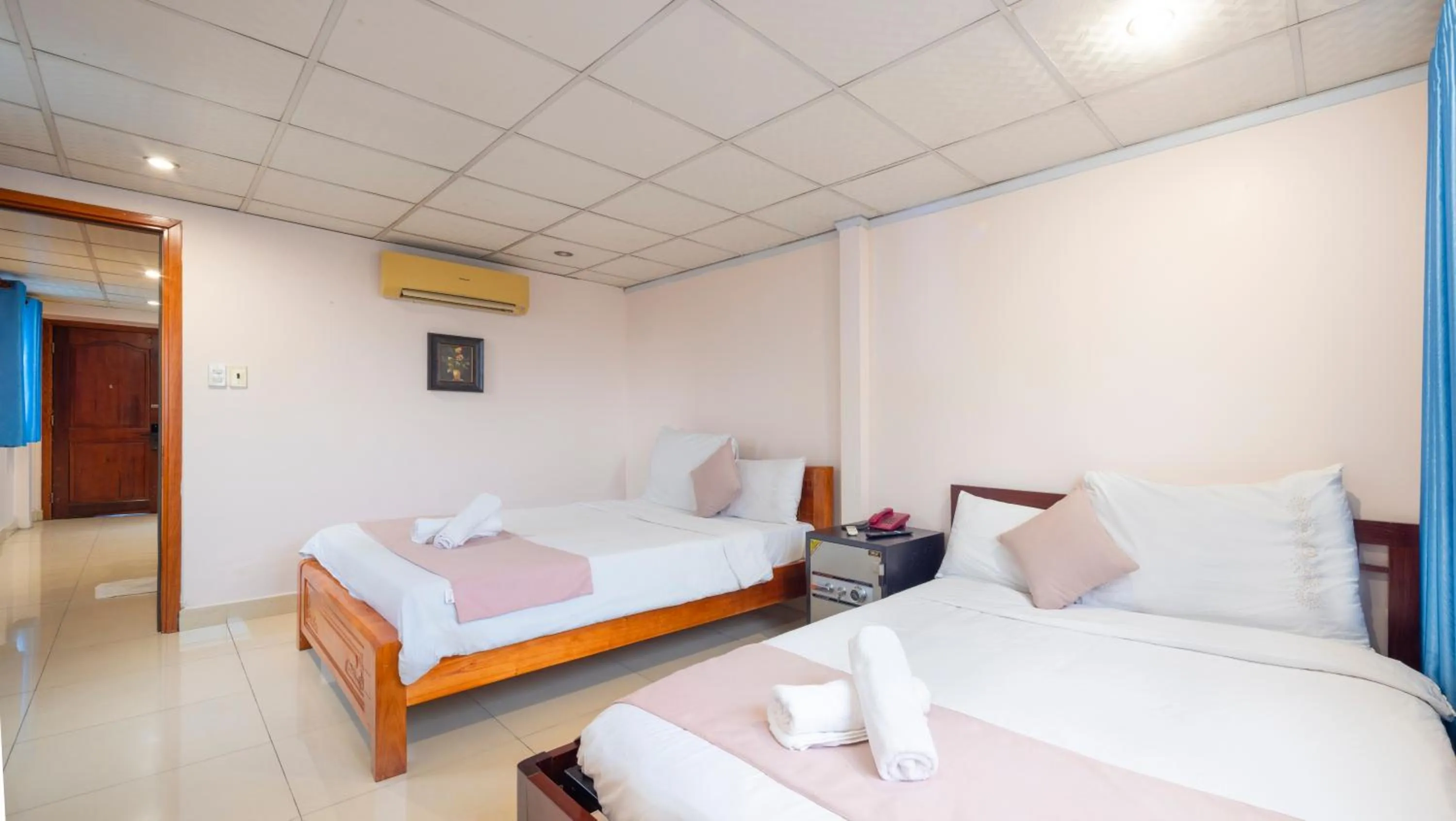 Bed in Saigon Pink Hotel