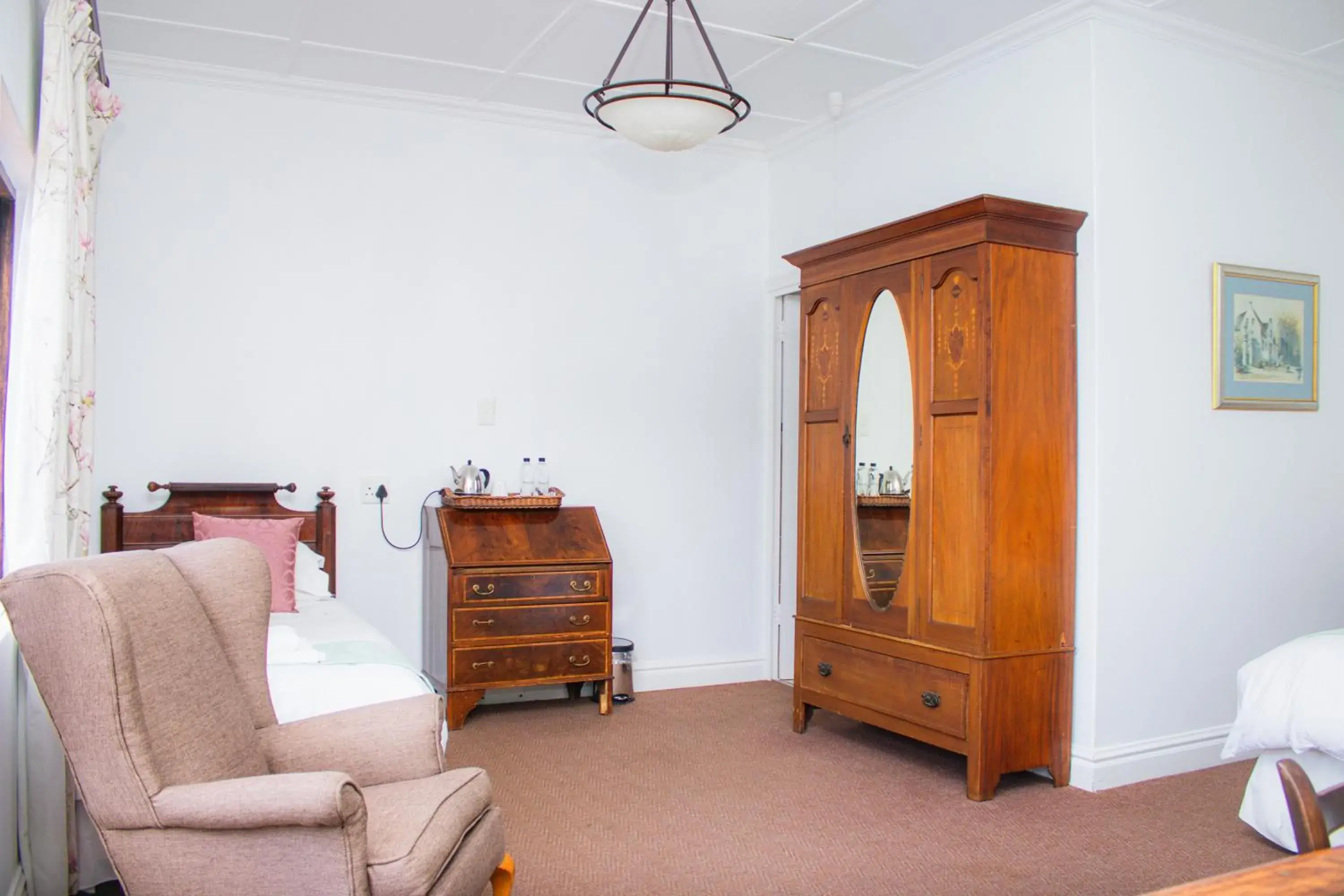 Triple Room with Shower in Roseland House Triple Room with Shower in Roseland House