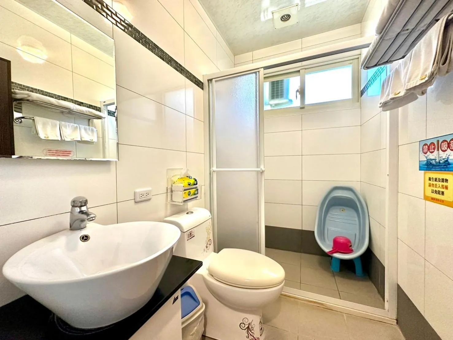 Shower in Little Apple B&B