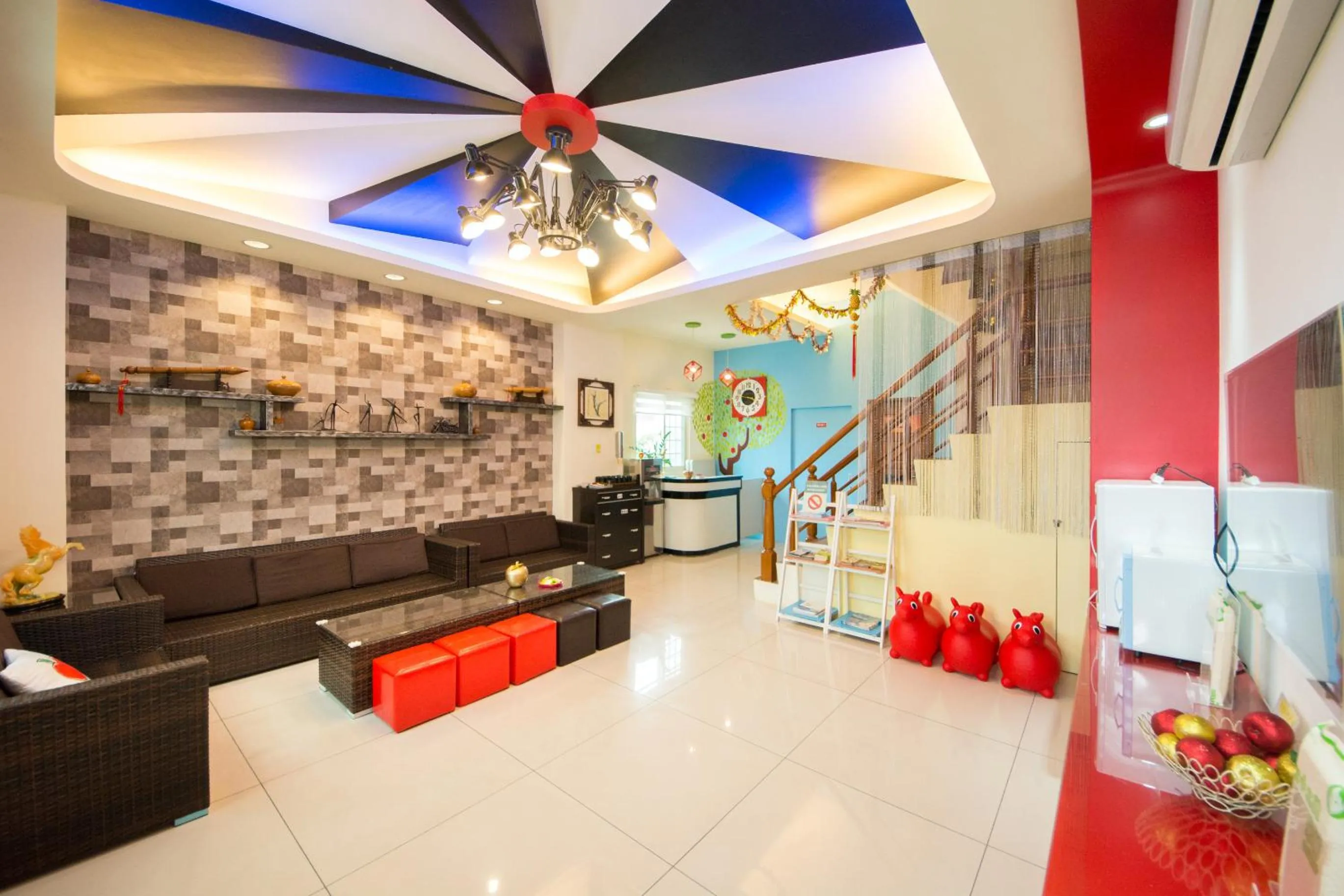 Communal lounge/ TV room in Little Apple B&B