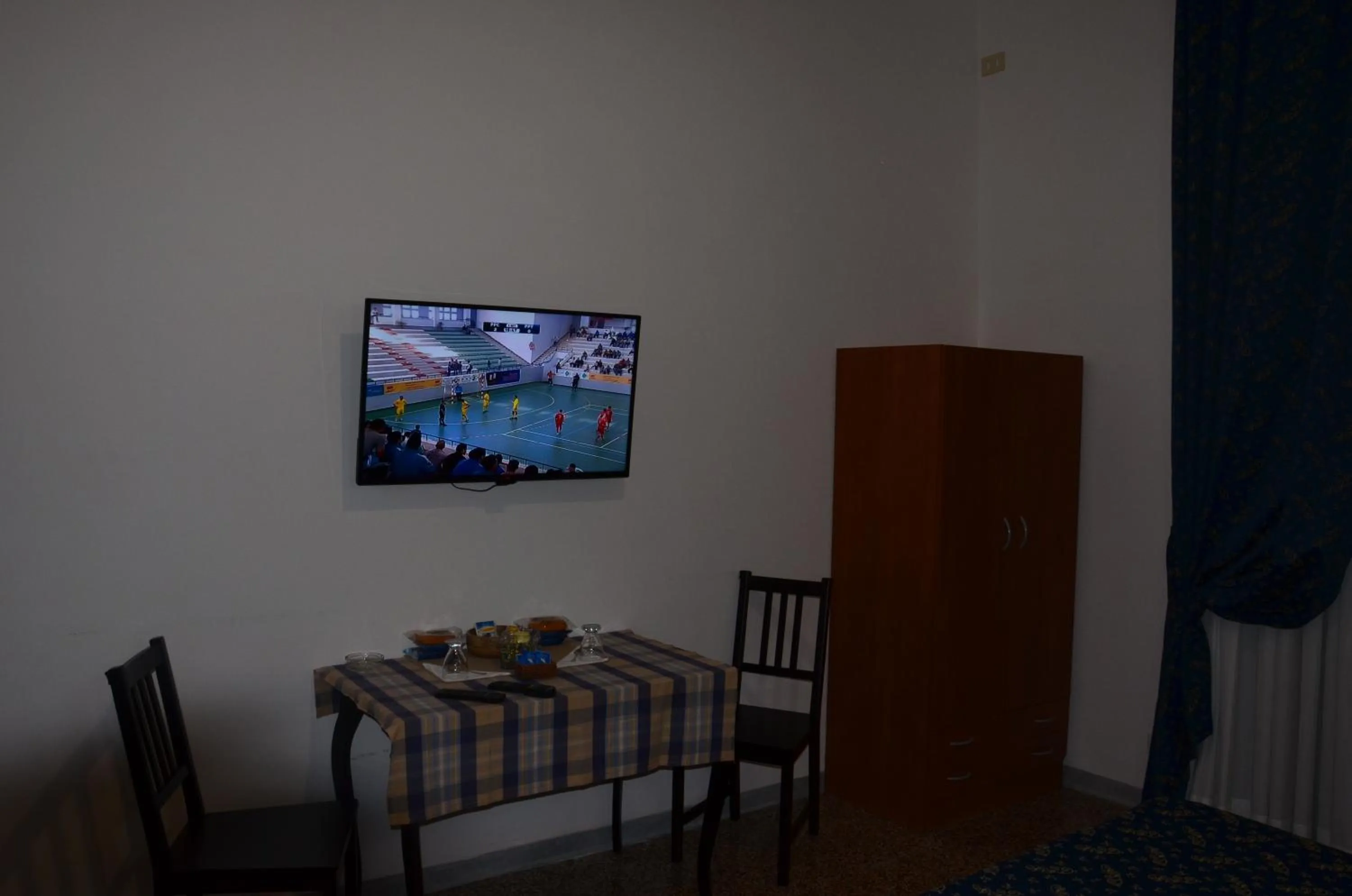 TV and multimedia in Ines Downtown B&B