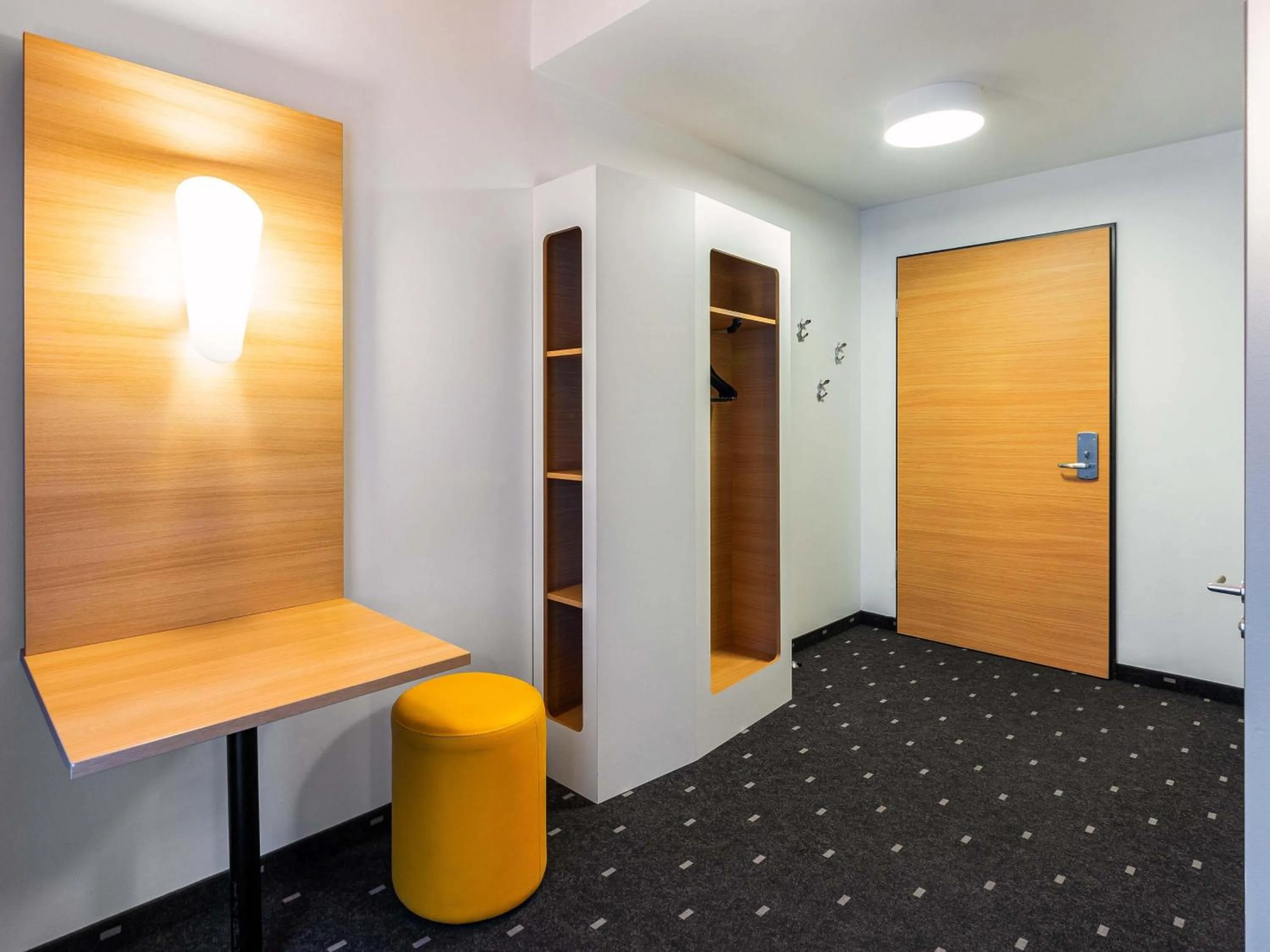 Photo of the whole room in B&B Hotel Düsseldorf-City