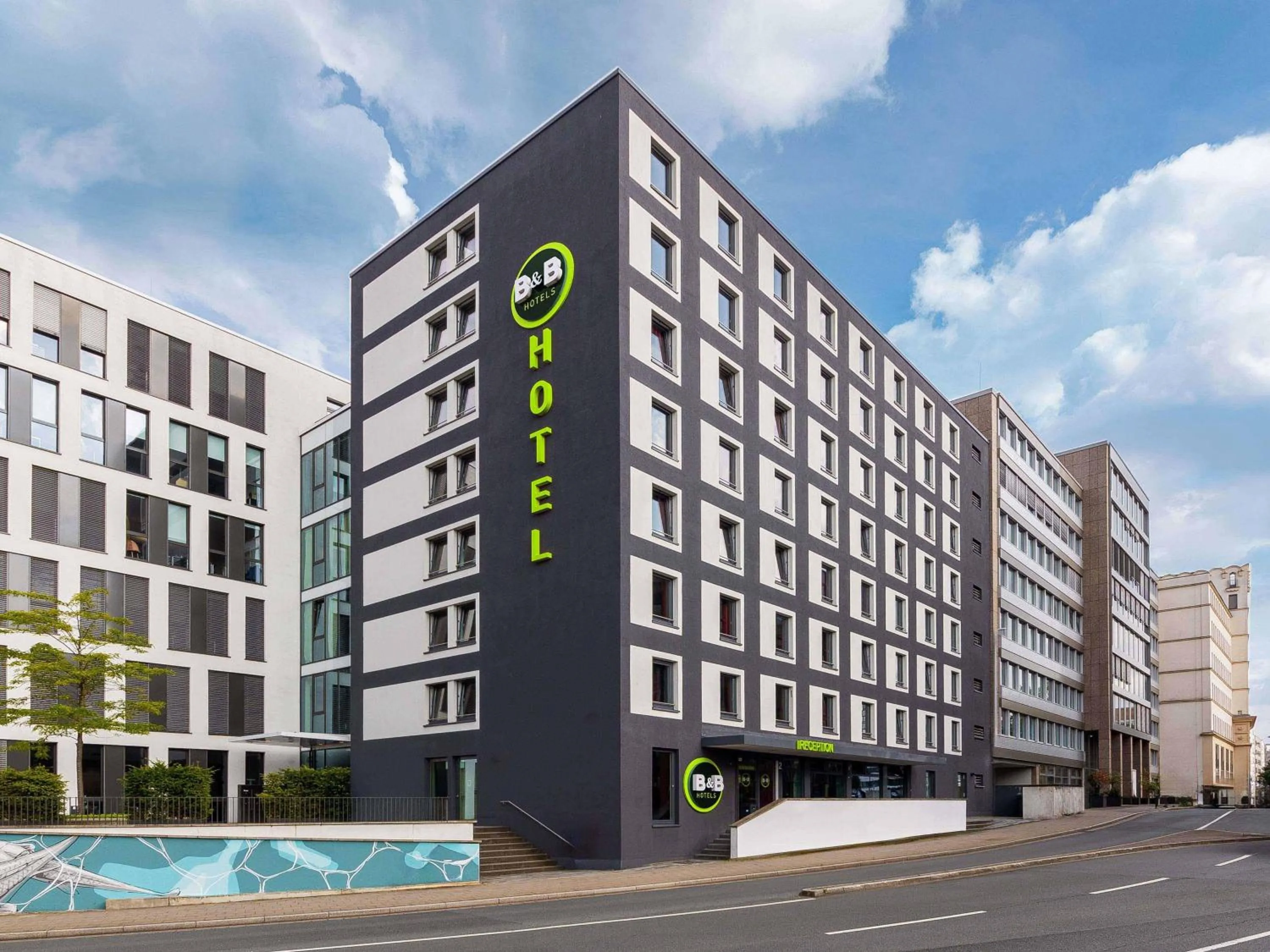 Property building in B&B Hotel Düsseldorf-City