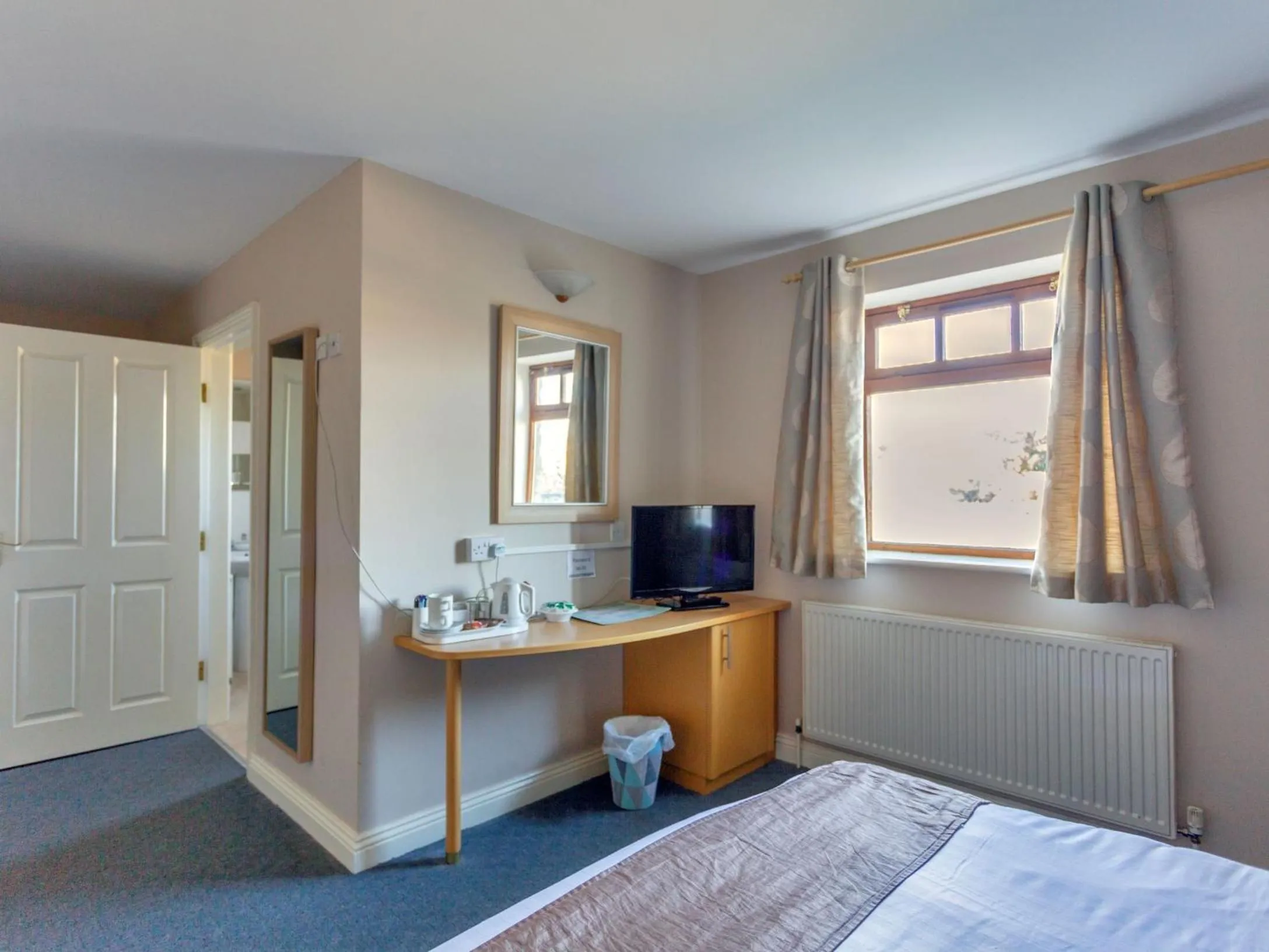 Bedroom, Bed in Holly Hill Inn