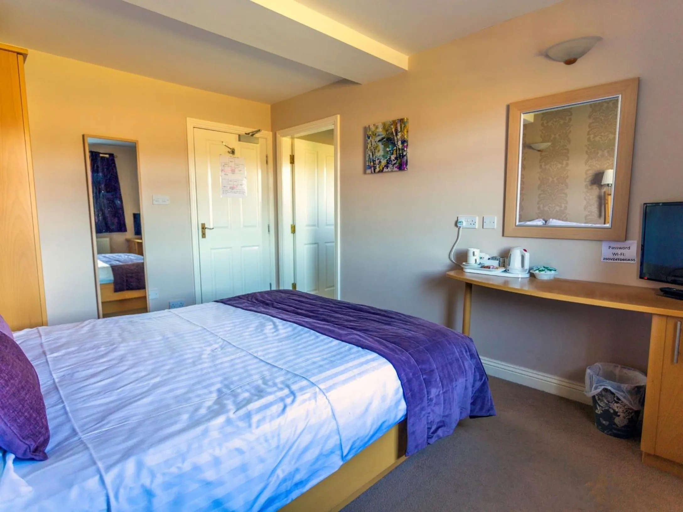 Bedroom, Bed in Holly Hill Inn