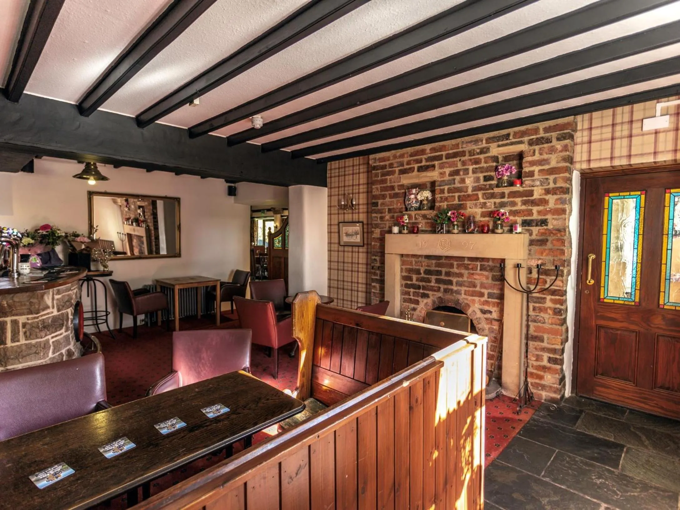 Lounge or bar in Holly Hill Inn