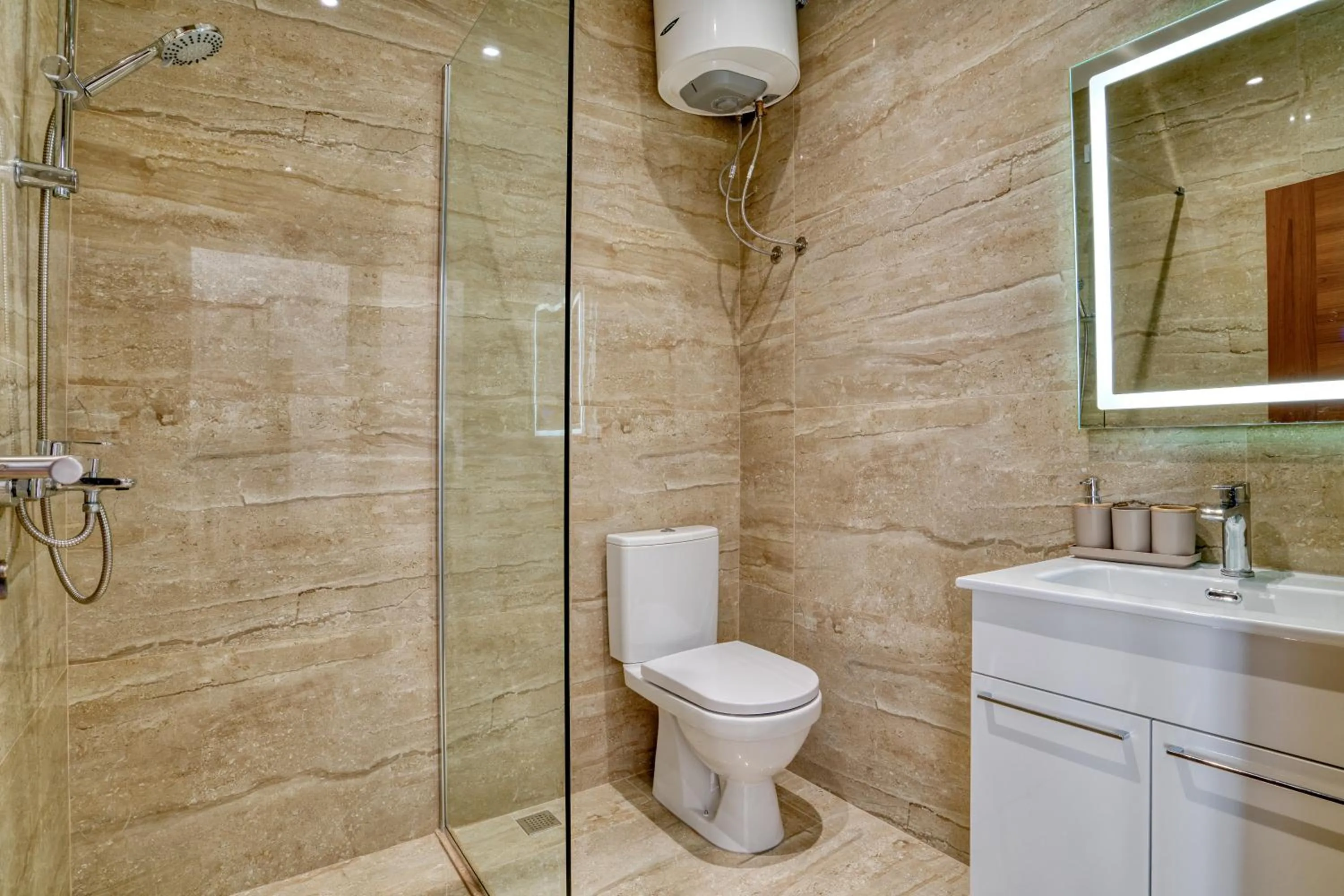 Shower in Aqua Lounge Aparthotel Ulcinj