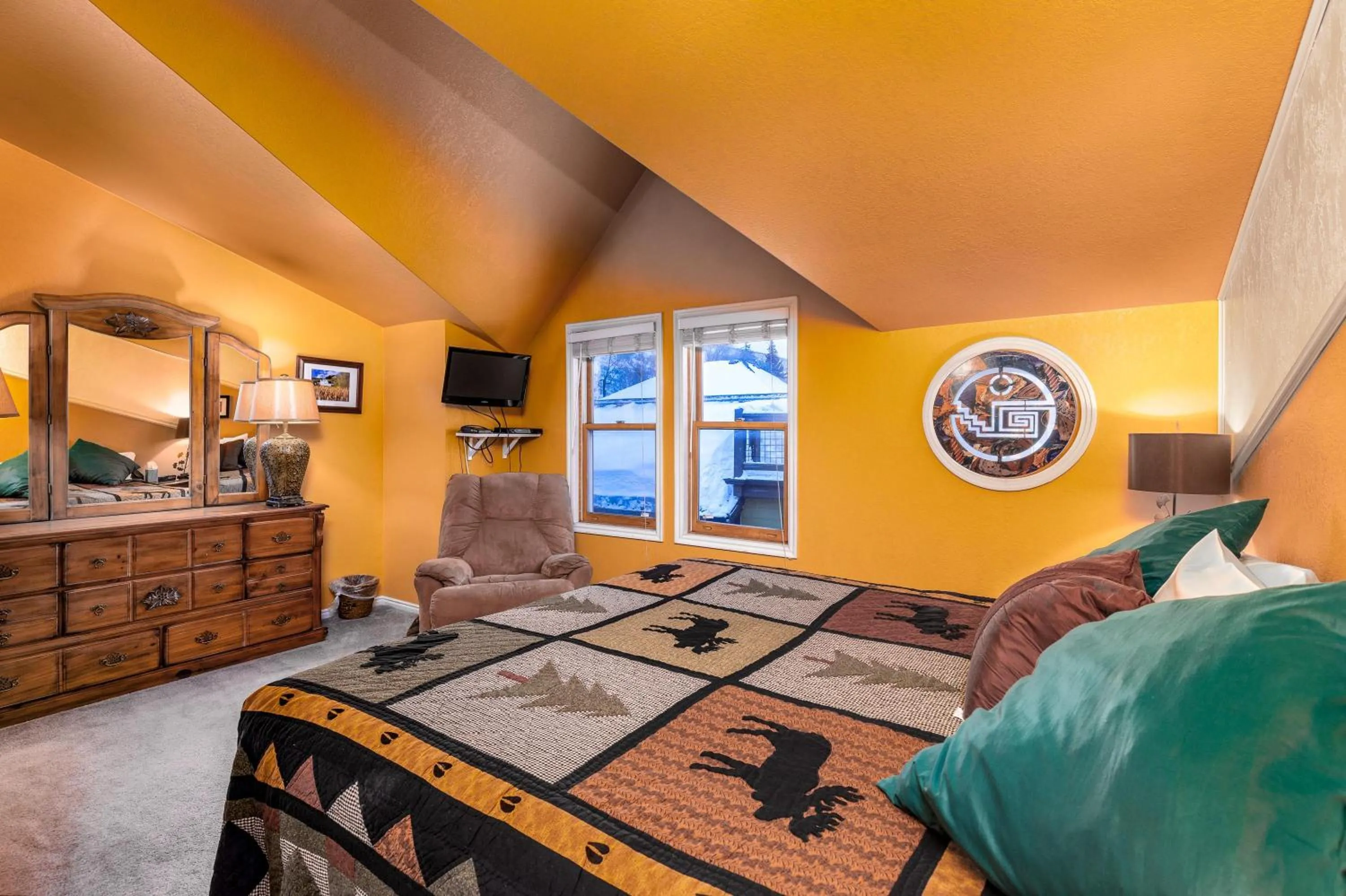 Bed in 14th Street Townhouses #2