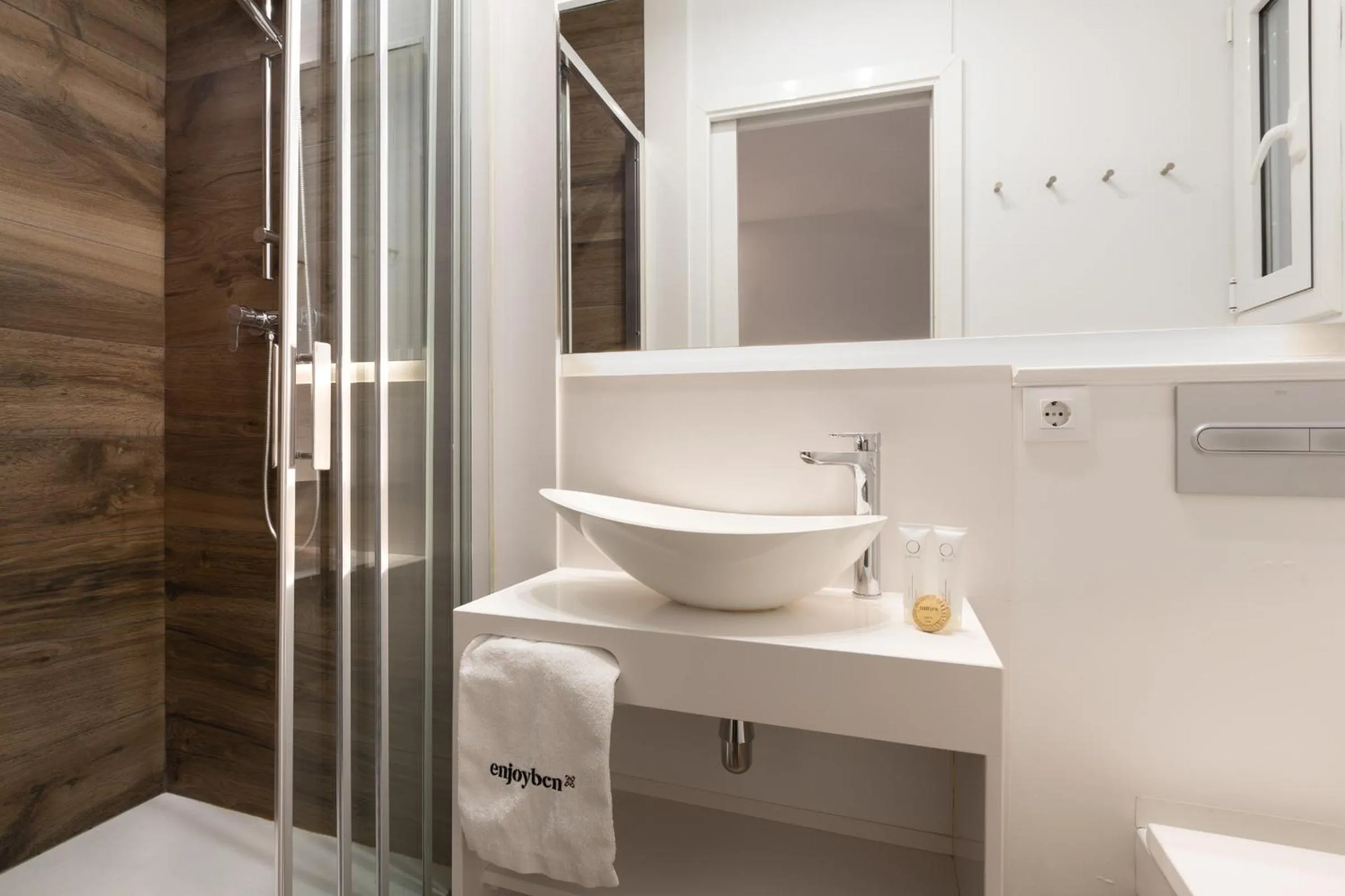 Bathroom in Enjoybcn Coliseum Apartments