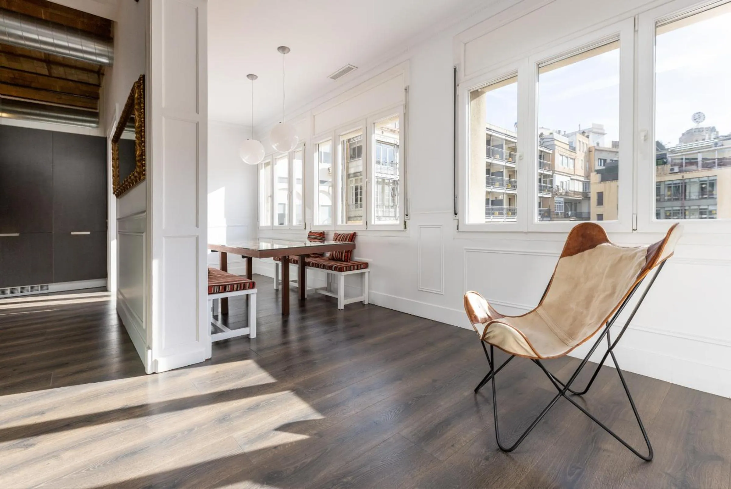 Dining area in Enjoybcn Coliseum Apartments