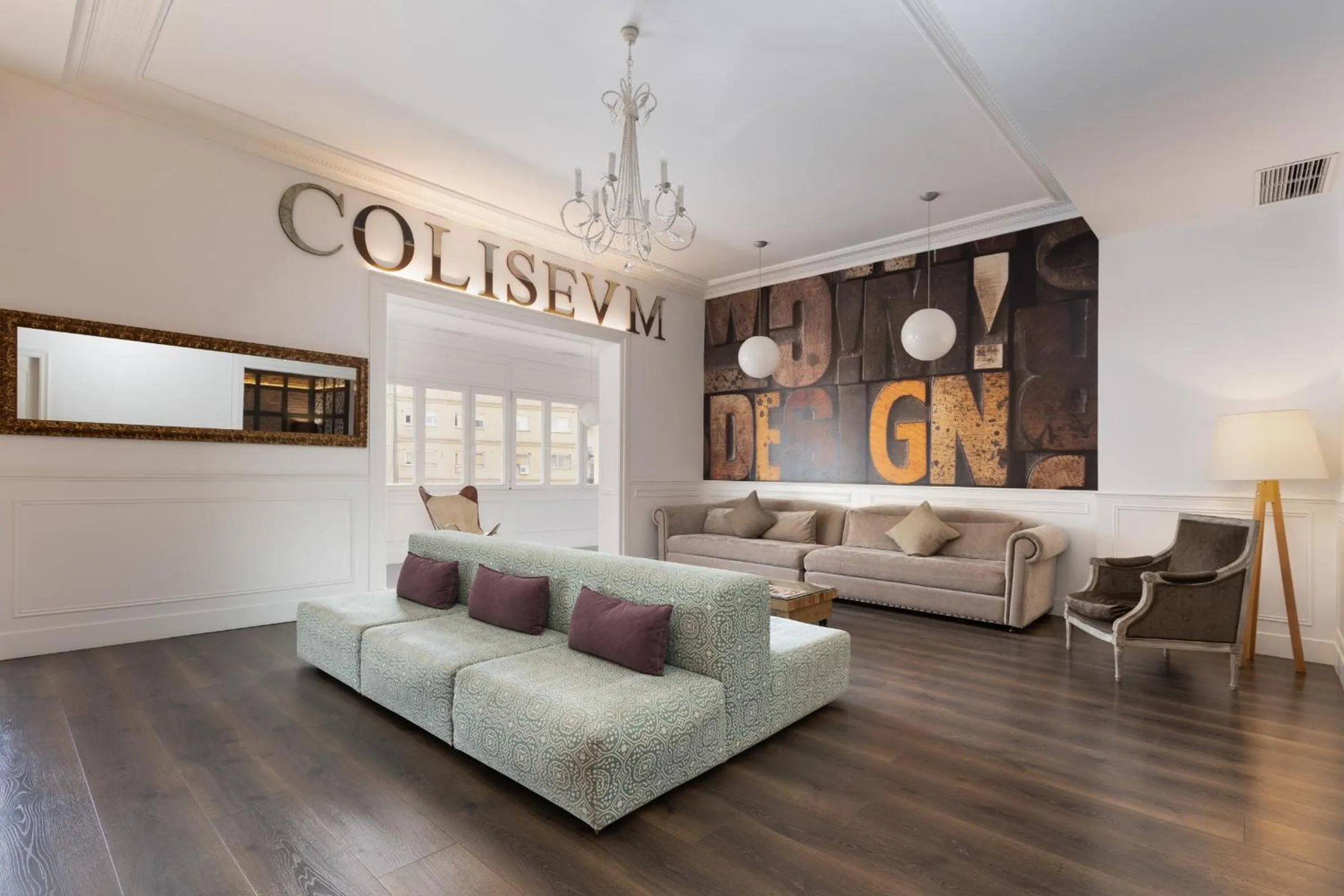 Living room, Bed in Enjoybcn Coliseum Apartments