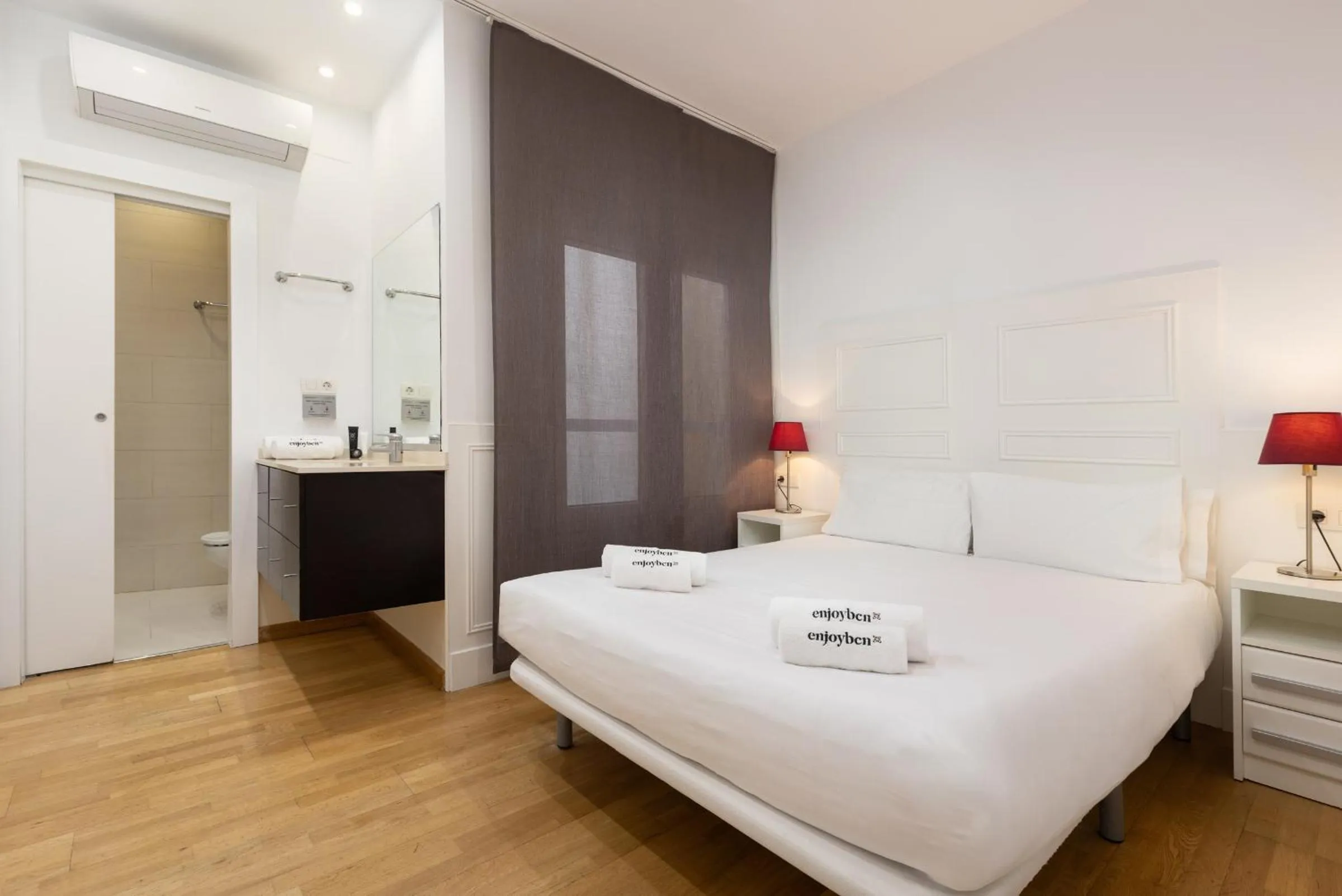 Bed in Enjoybcn Coliseum Apartments