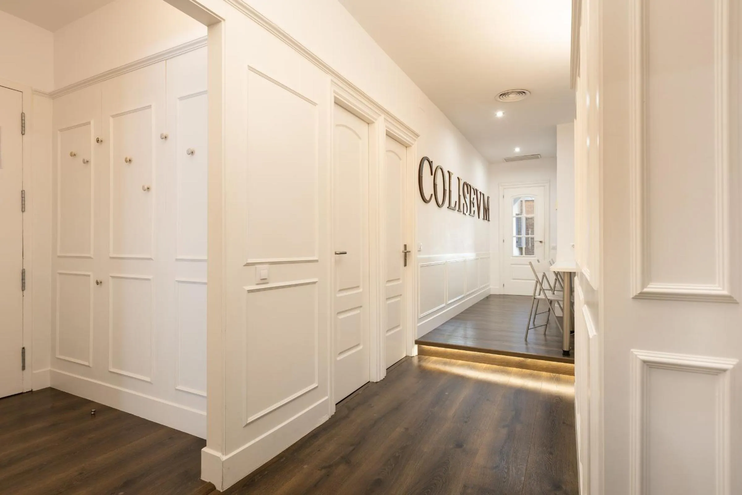 Enjoybcn Coliseum Apartments