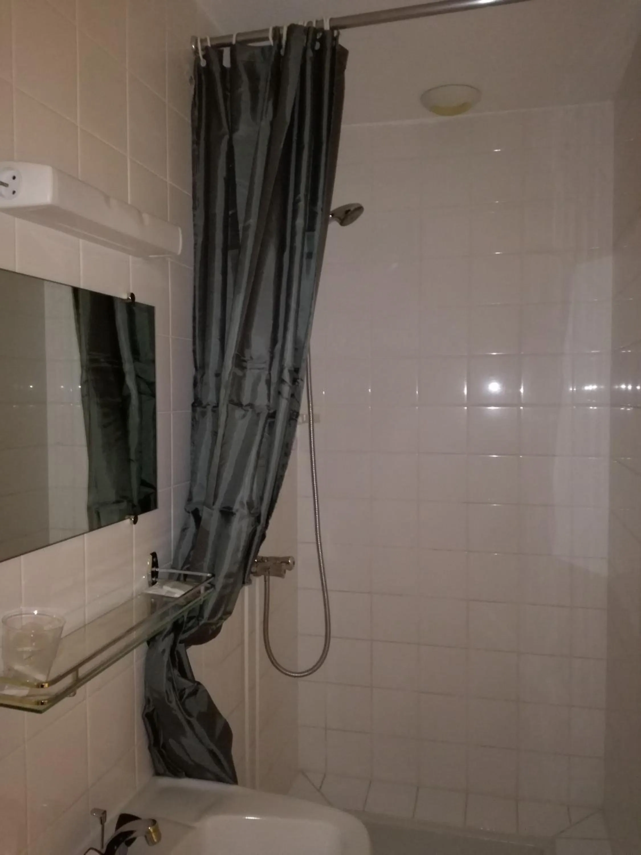 Bathroom in Hôtel l'Eden