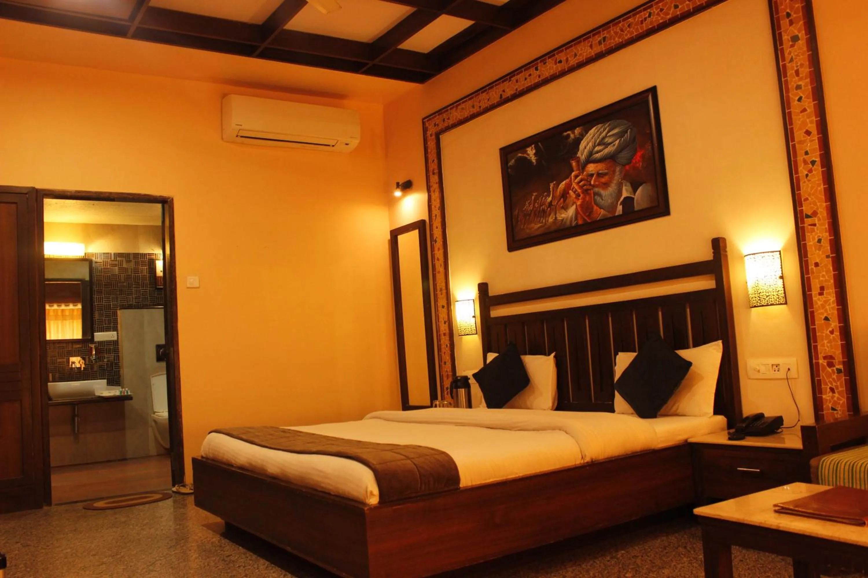 Bathroom, Bed in Hotel Mount Regency